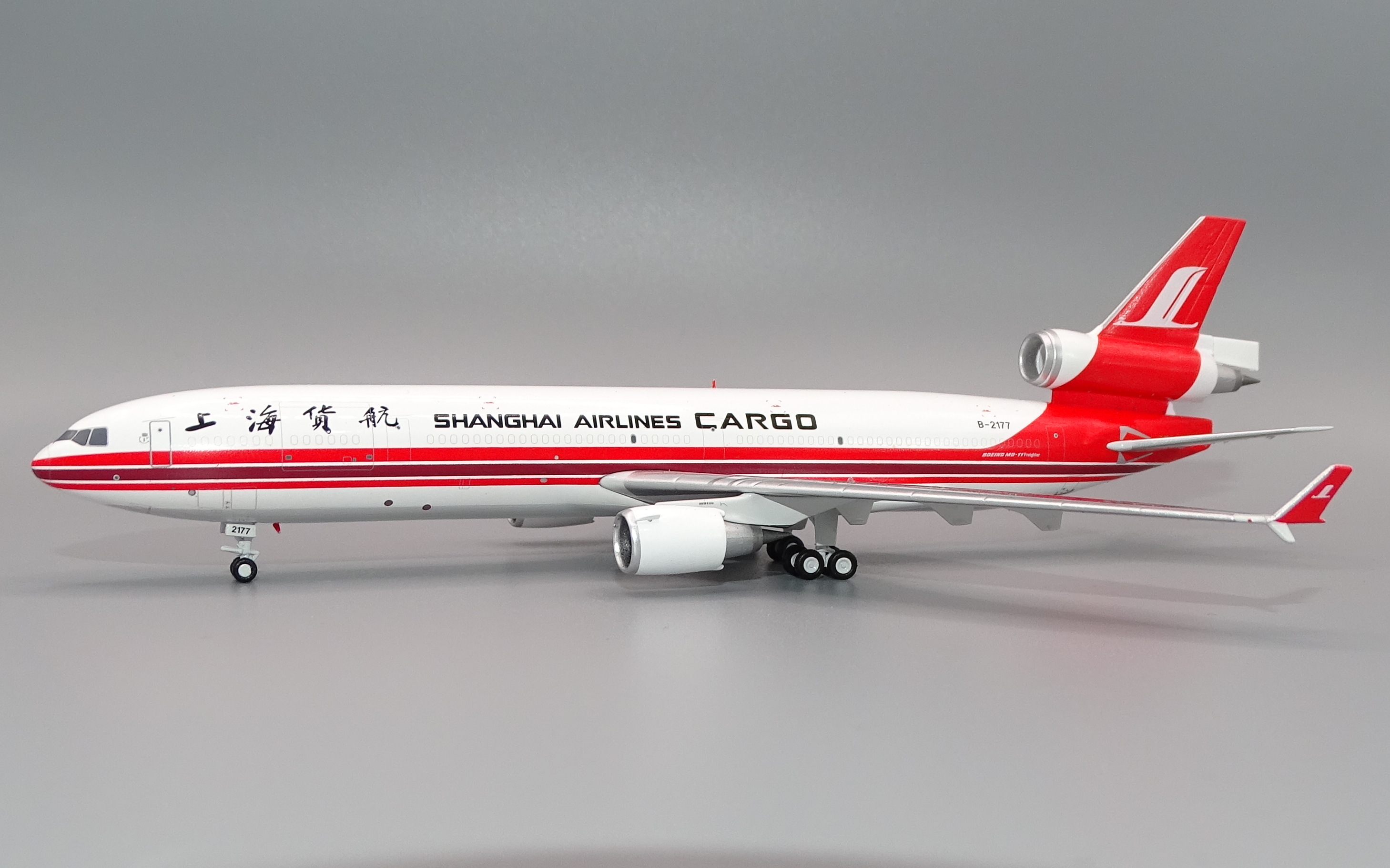 FM_MD-11_B-2177_02.JPG