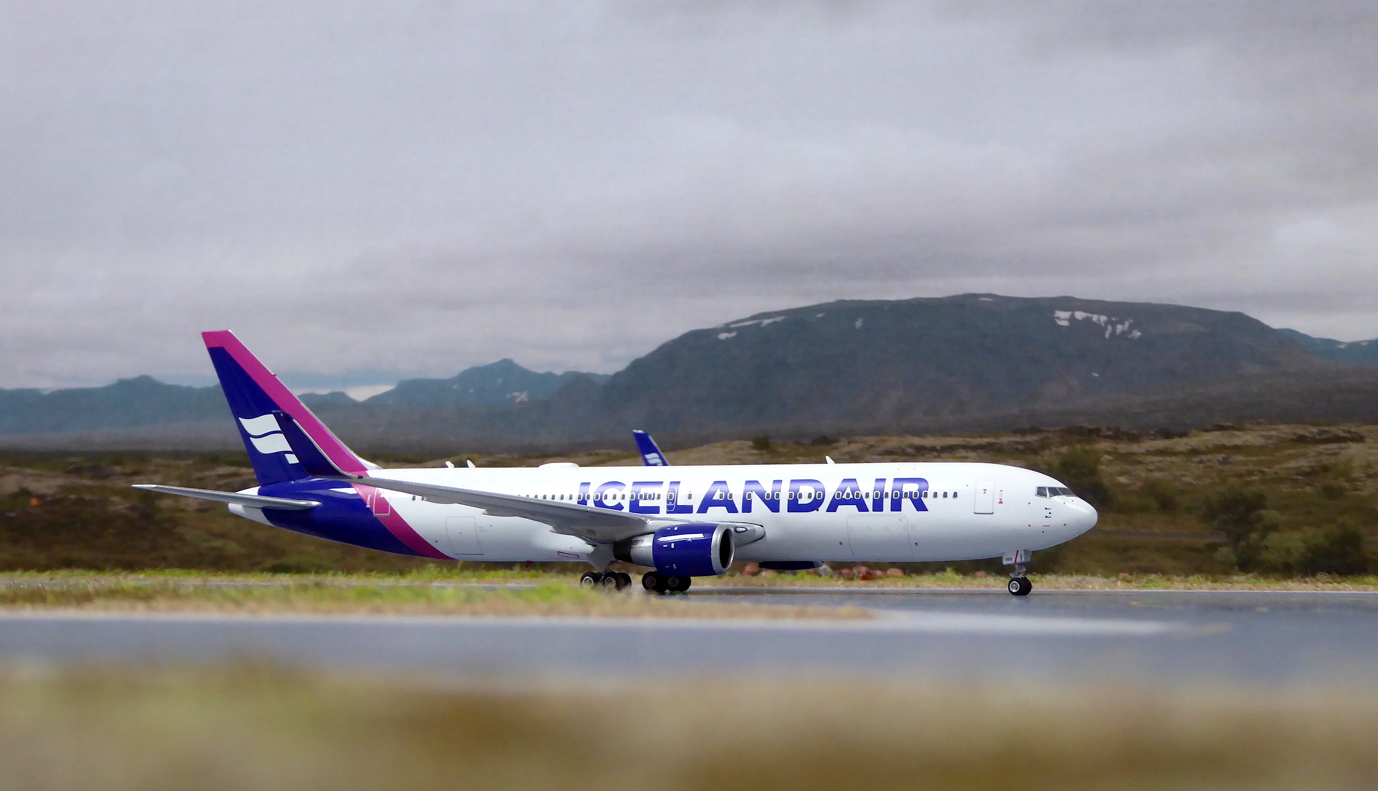 Icelandair B767-319ER TF-ISO PH_2.JPG