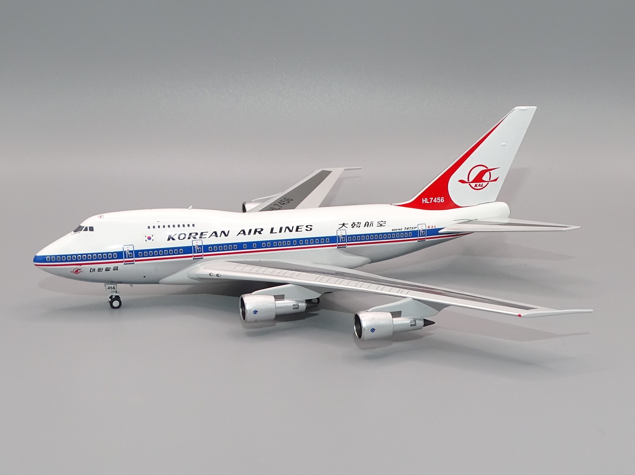 KAL_B747SP_HL7456_01.JPG