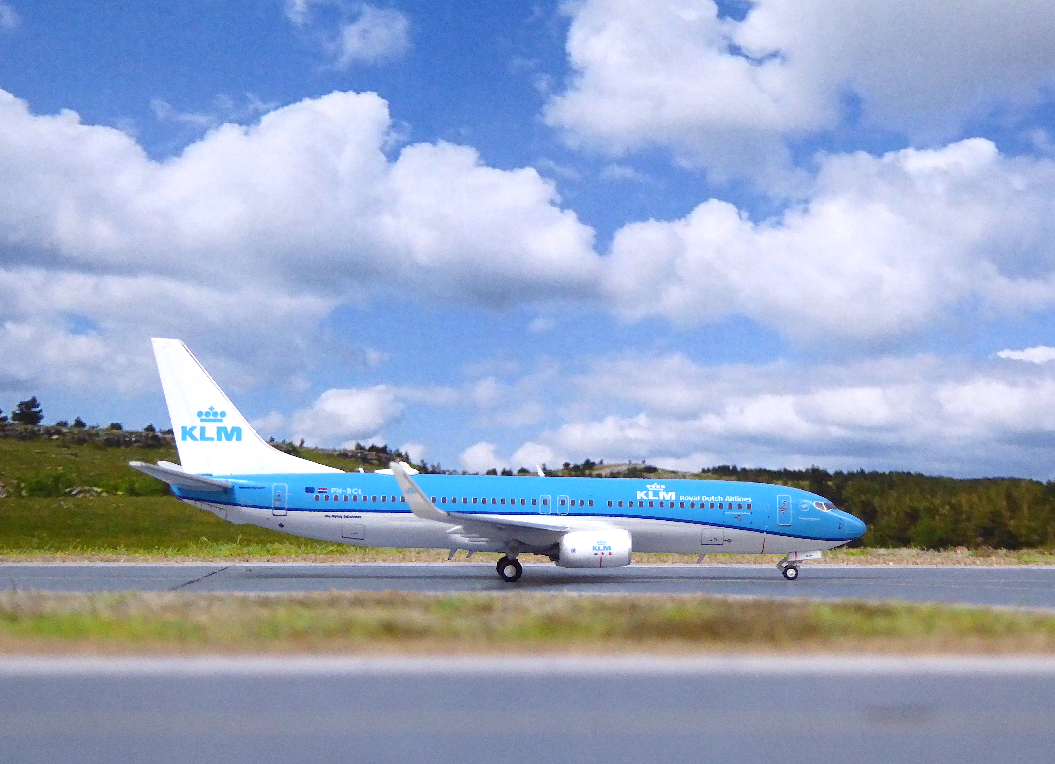 KLM B737-8K2 PH-BCL AP_3.JPG