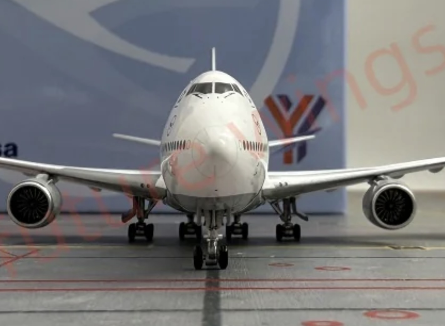 LH748.jpg