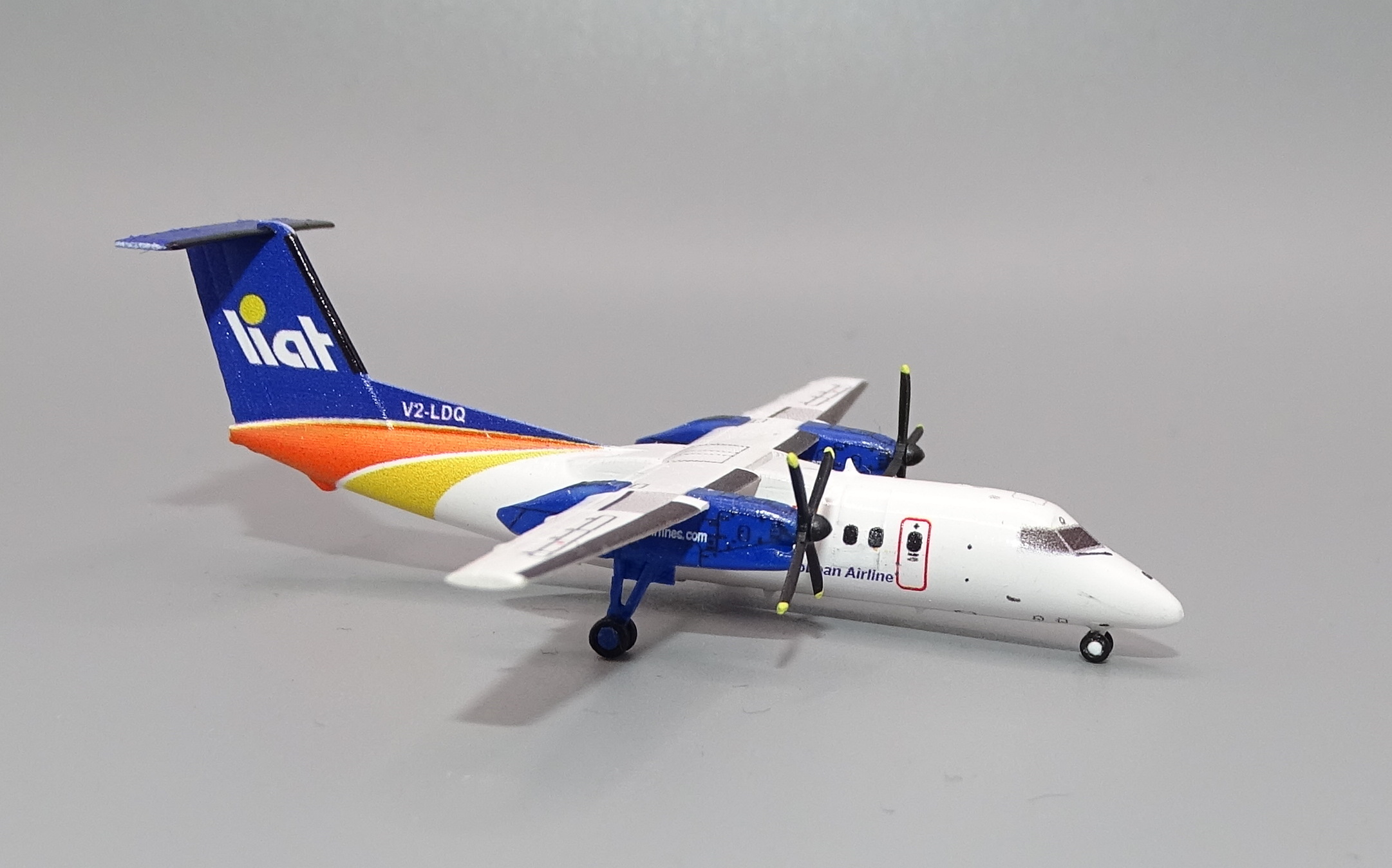 LIAT_DHC-8_V2-LDQ_09.JPG