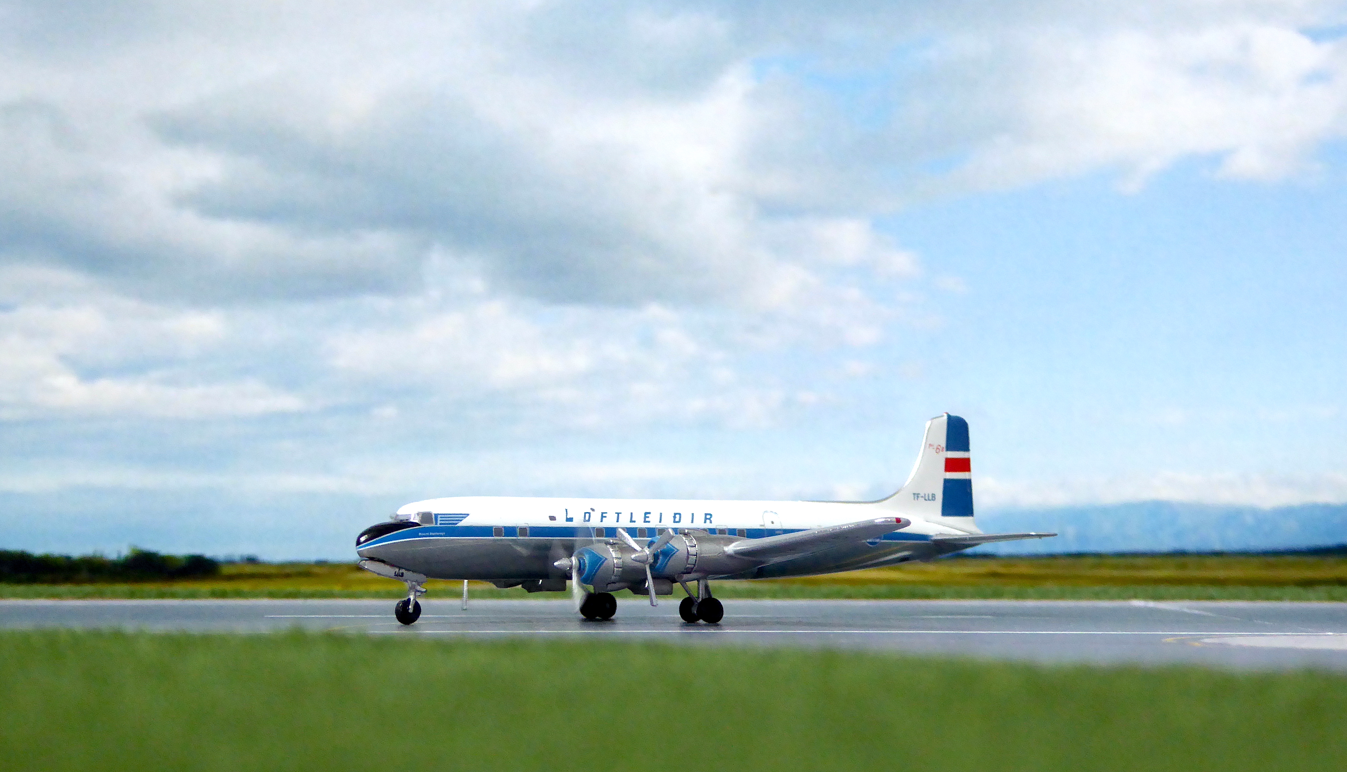 Loftleidir DC-6B TF-LLB APB_2.JPG