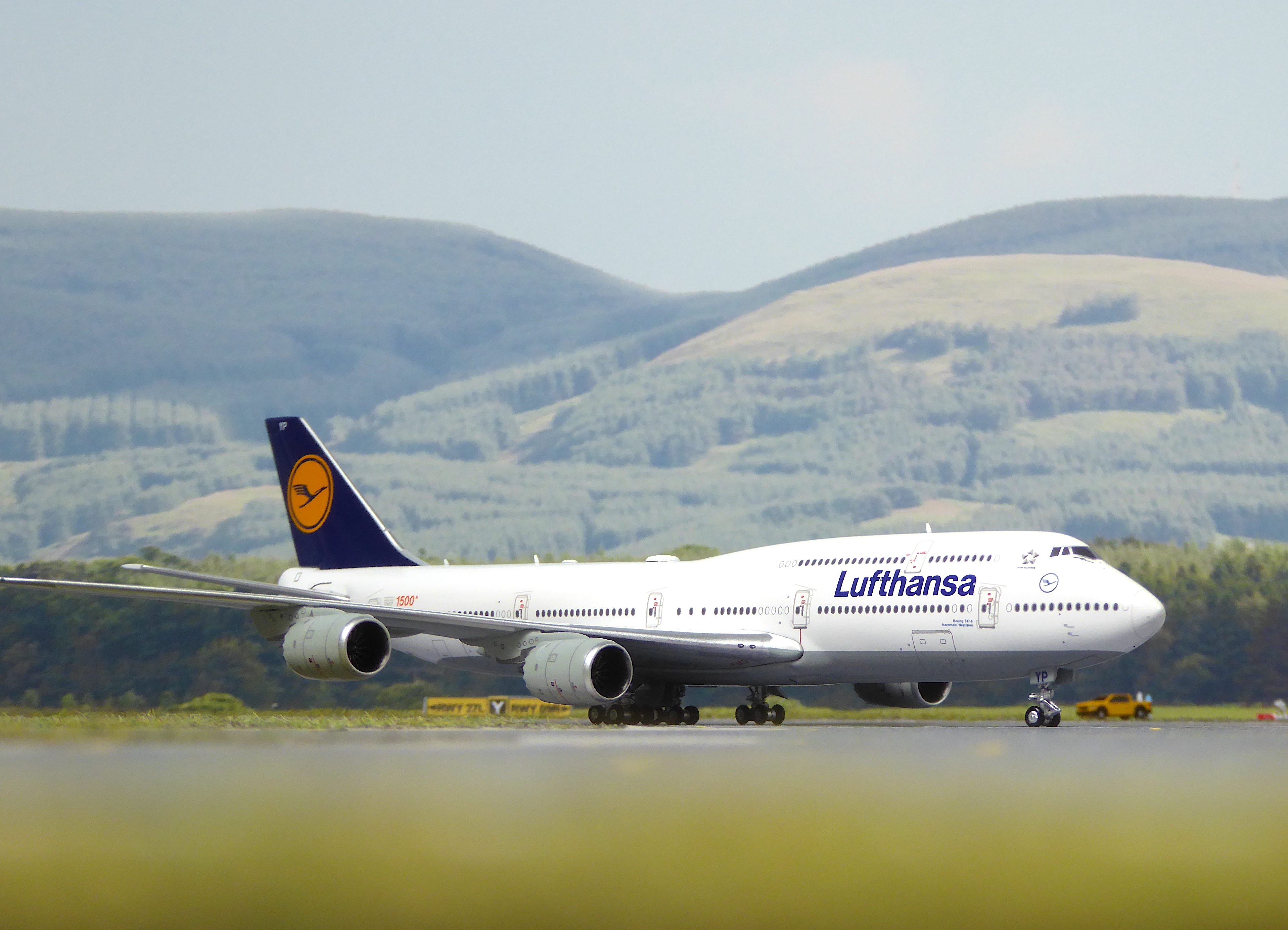 Lufthansa B747-8 D-ABYP_3.JPG