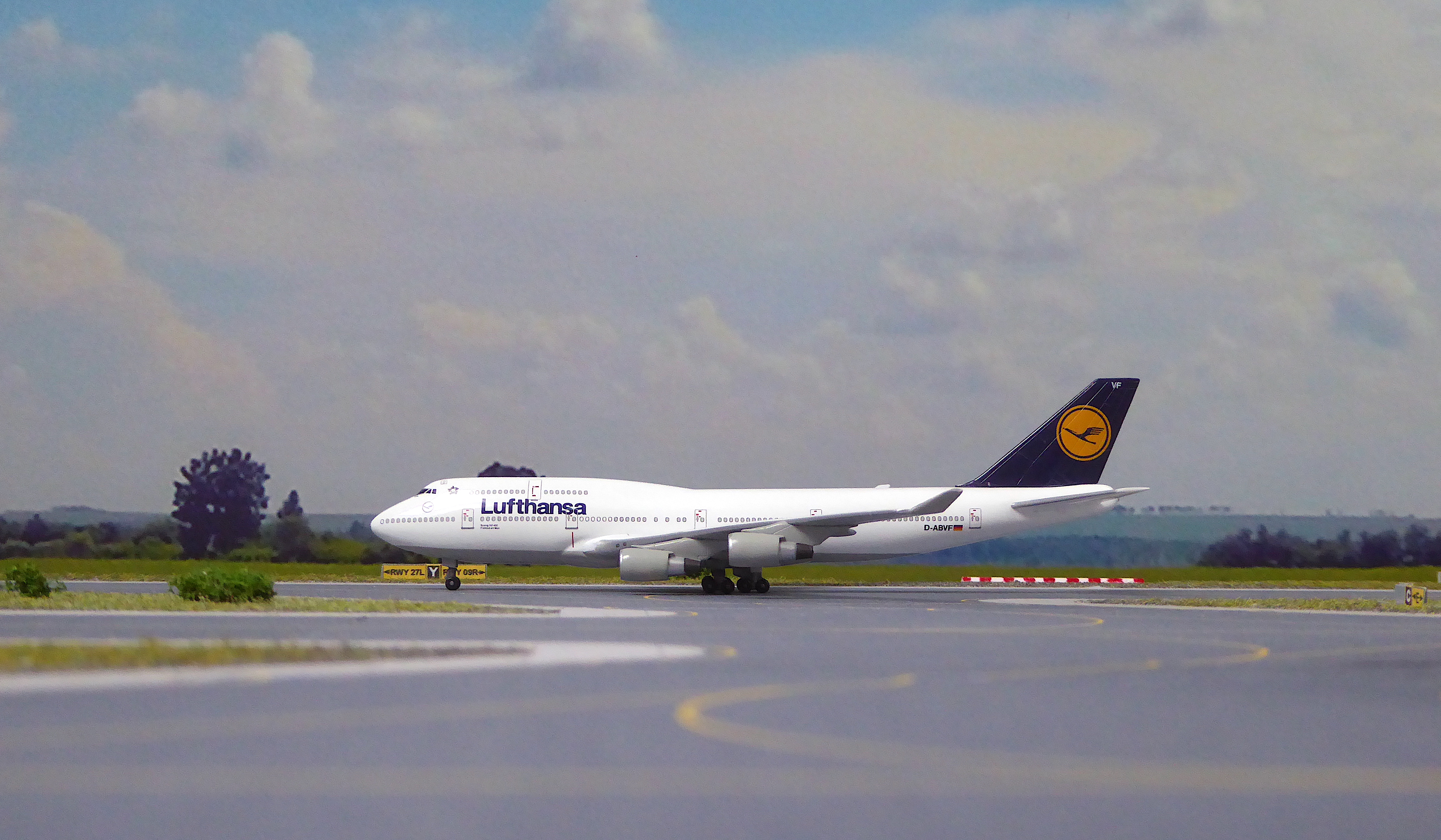My first Lufthansa B747-400 D-ABVF_4.JPG
