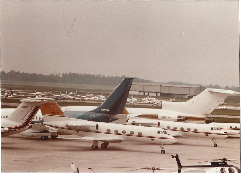 N727TA 1982.jpg