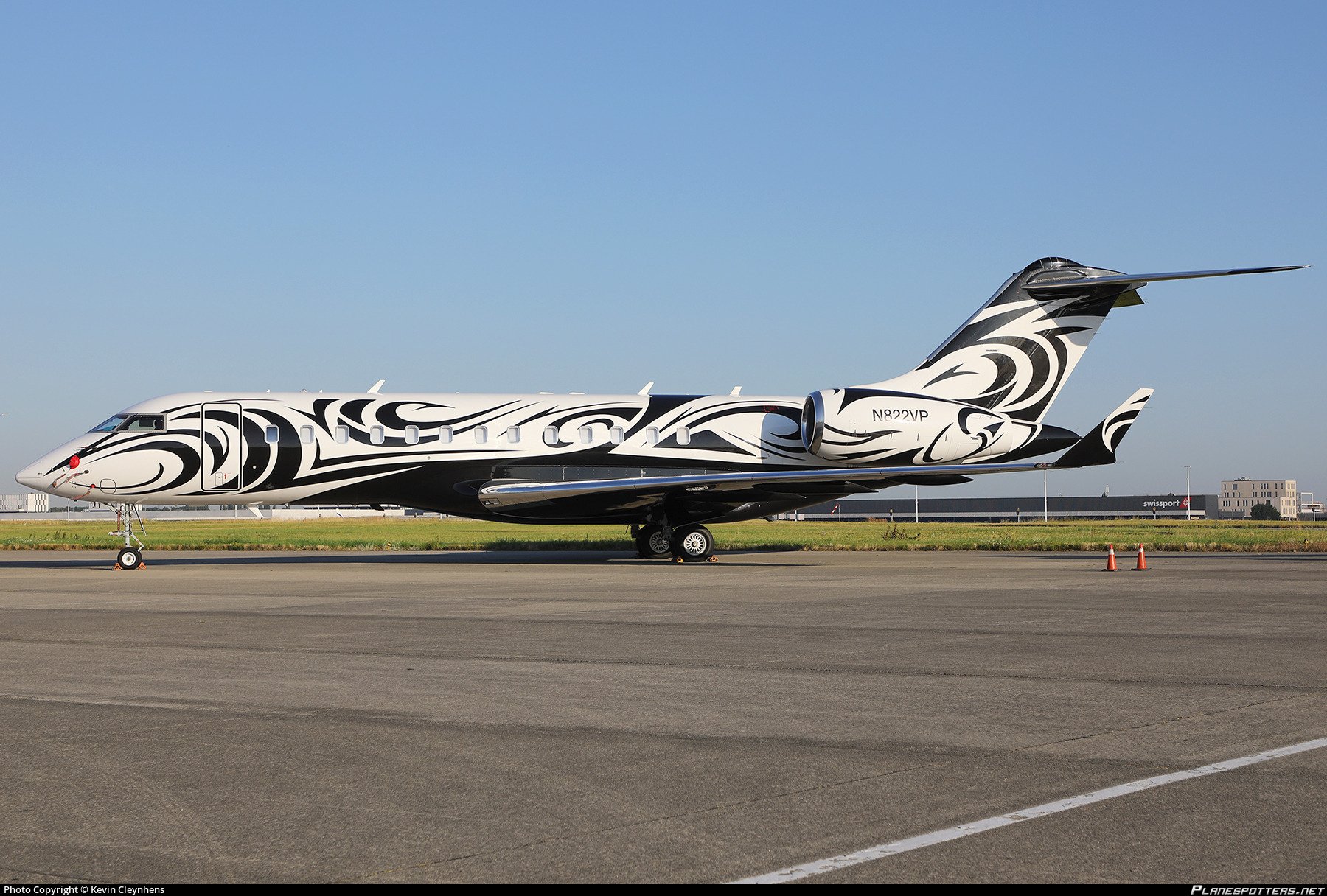 n822vp-private-bombardier-global-express-bd-700-1a10_PlanespottersNet_1811899_2a28e5a49e_o.jpg