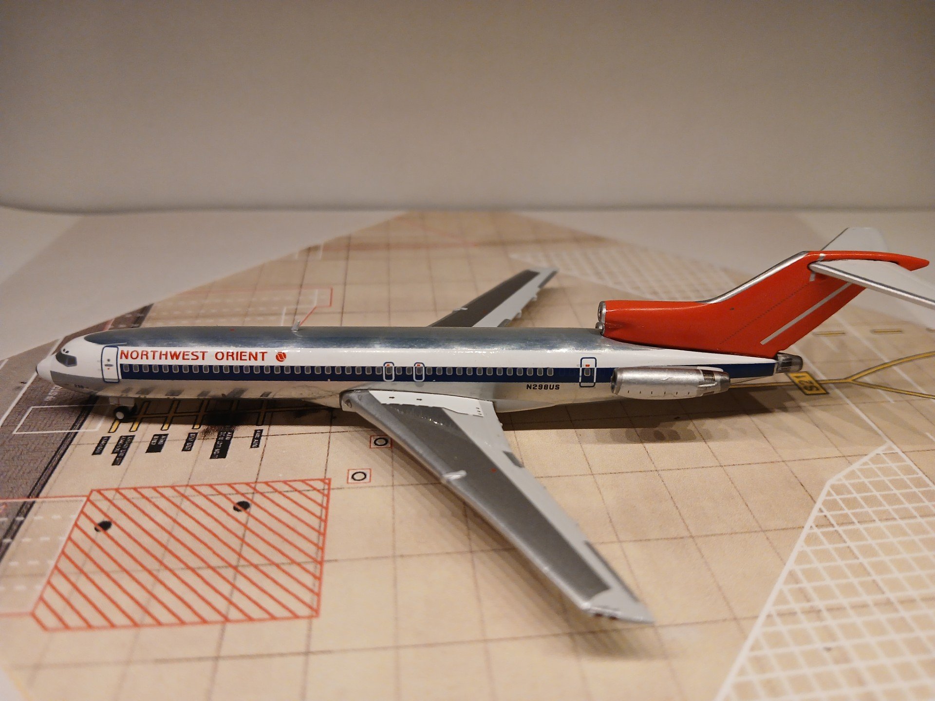 Northwest 727-251 1968 N268US L.jpg