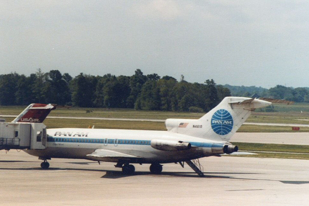 Pan Am 727-035 N4618 IND_19830529_01.jpg