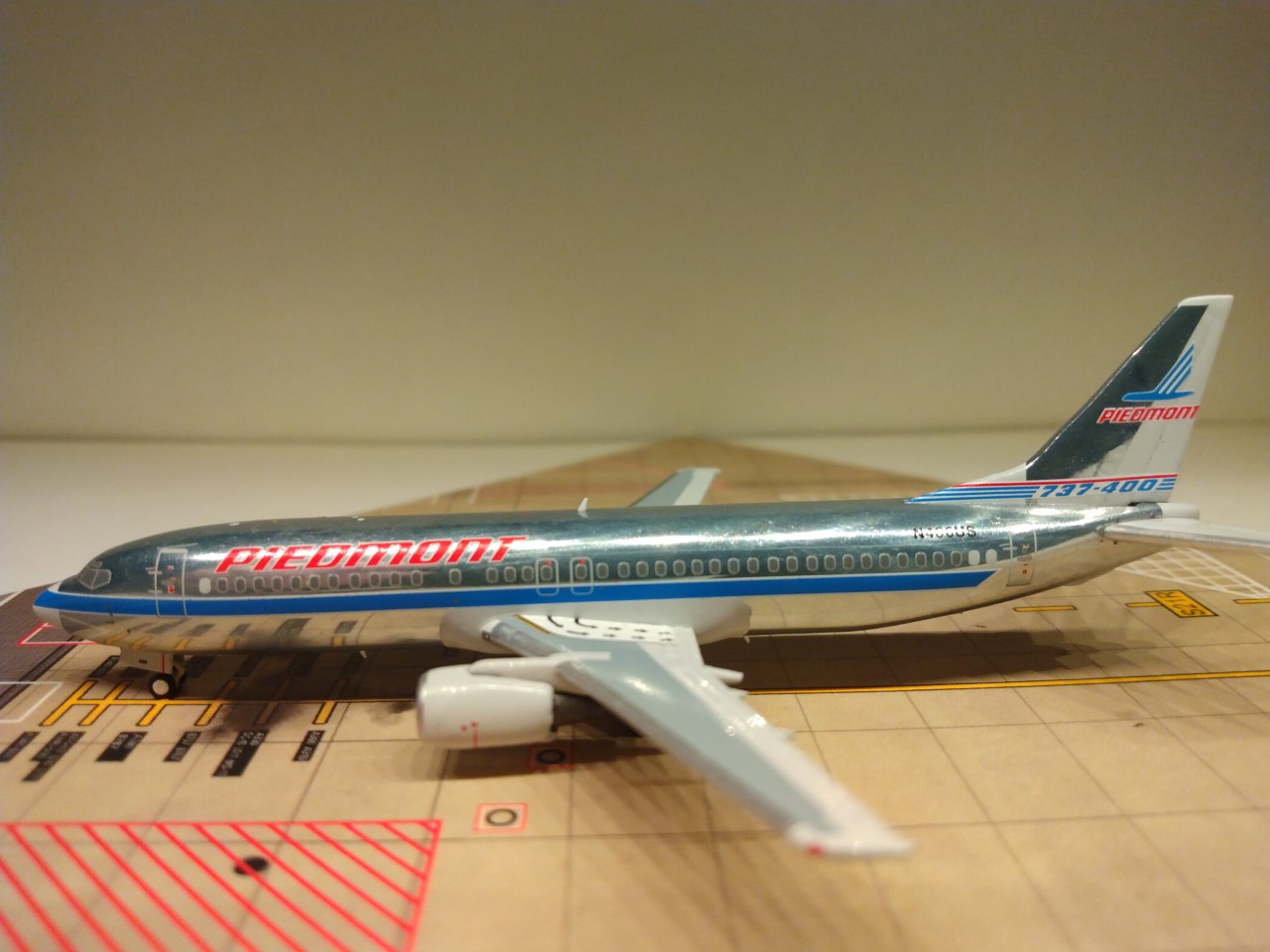 Piedmont B737-401 N406US L.jpg