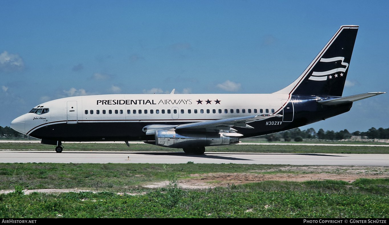 Presidential 737-200 N302XV L.jpg