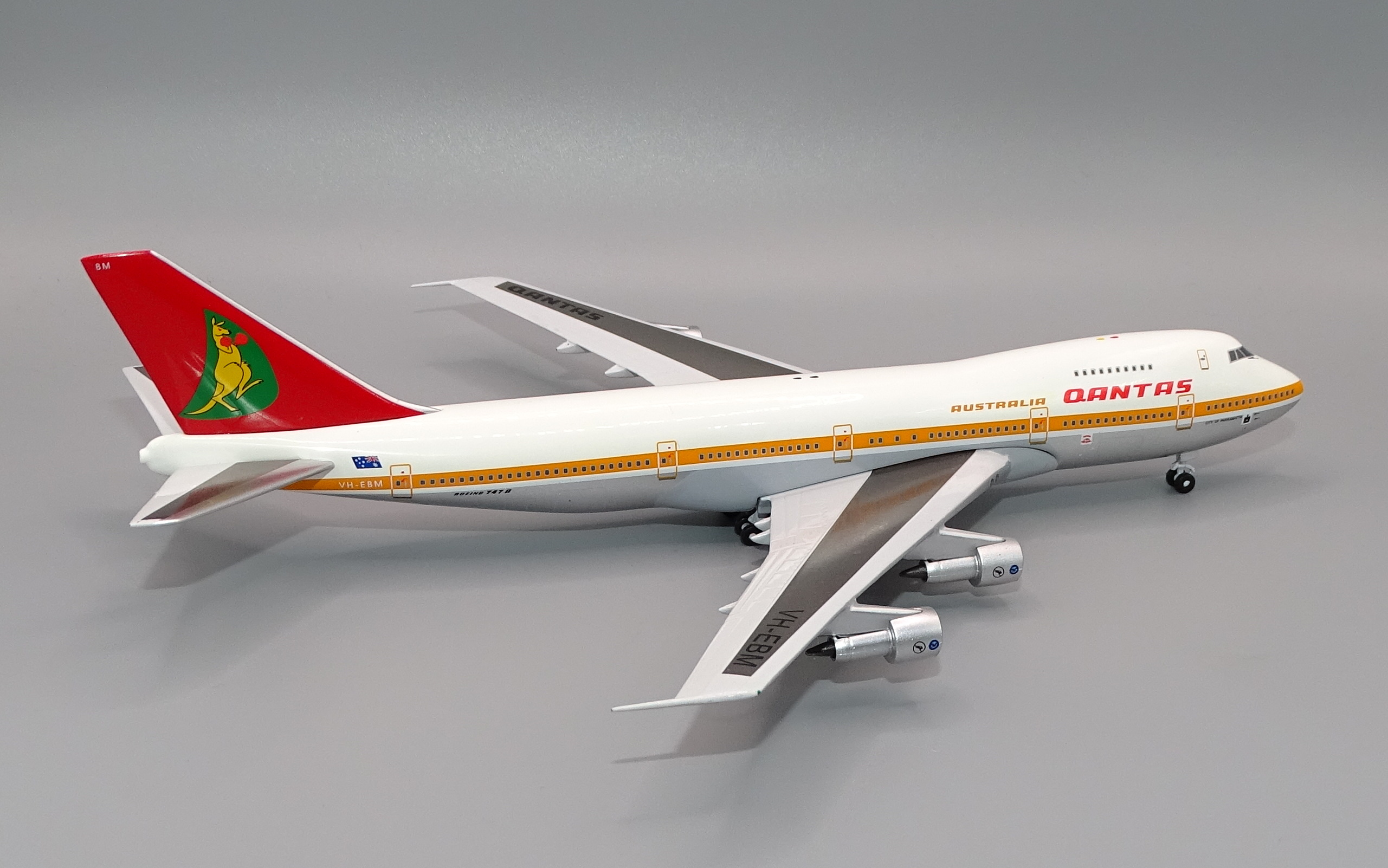 QF_B742_VH-EBM_08.JPG