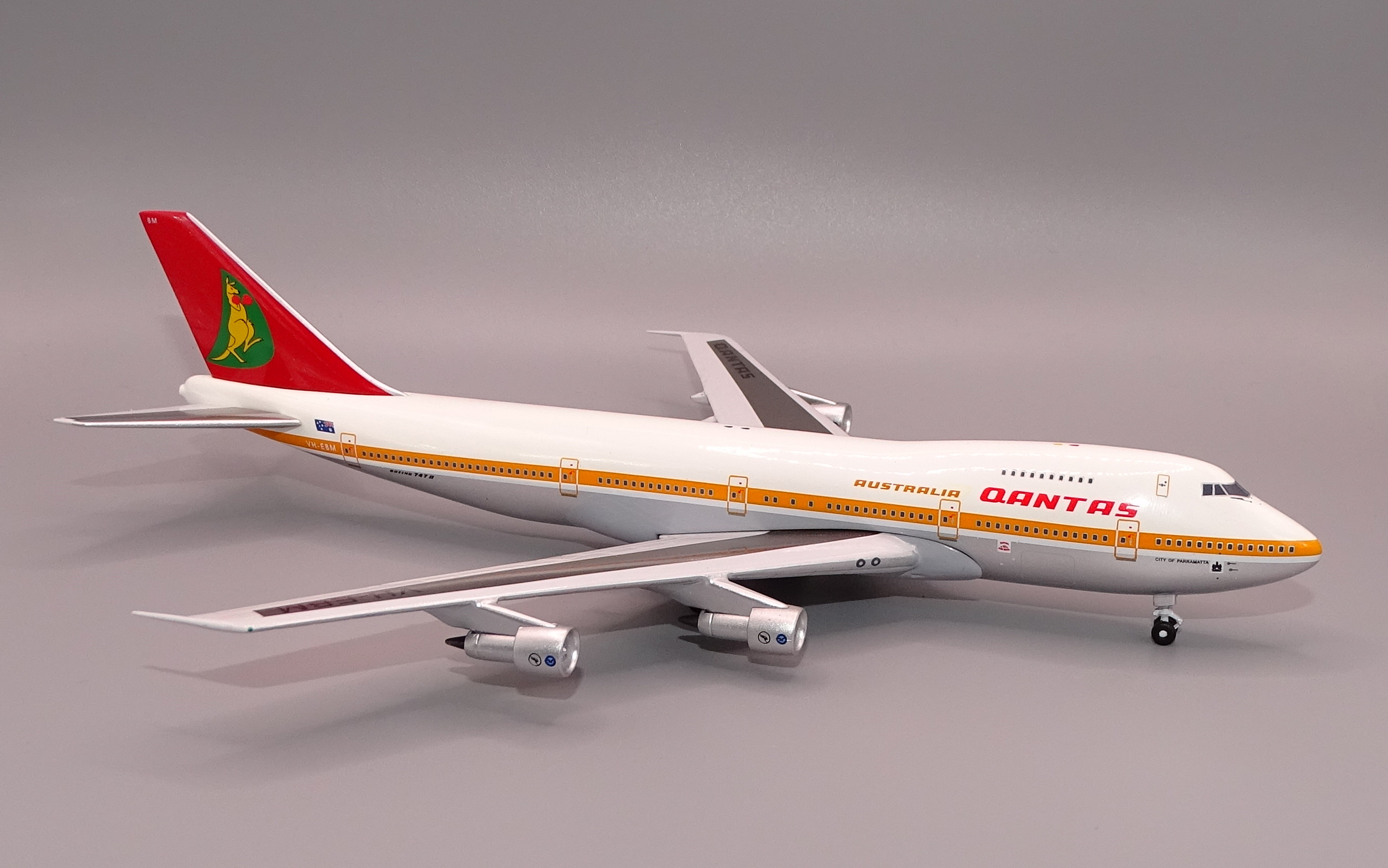 QF_B742_VH-EBM_11.JPG