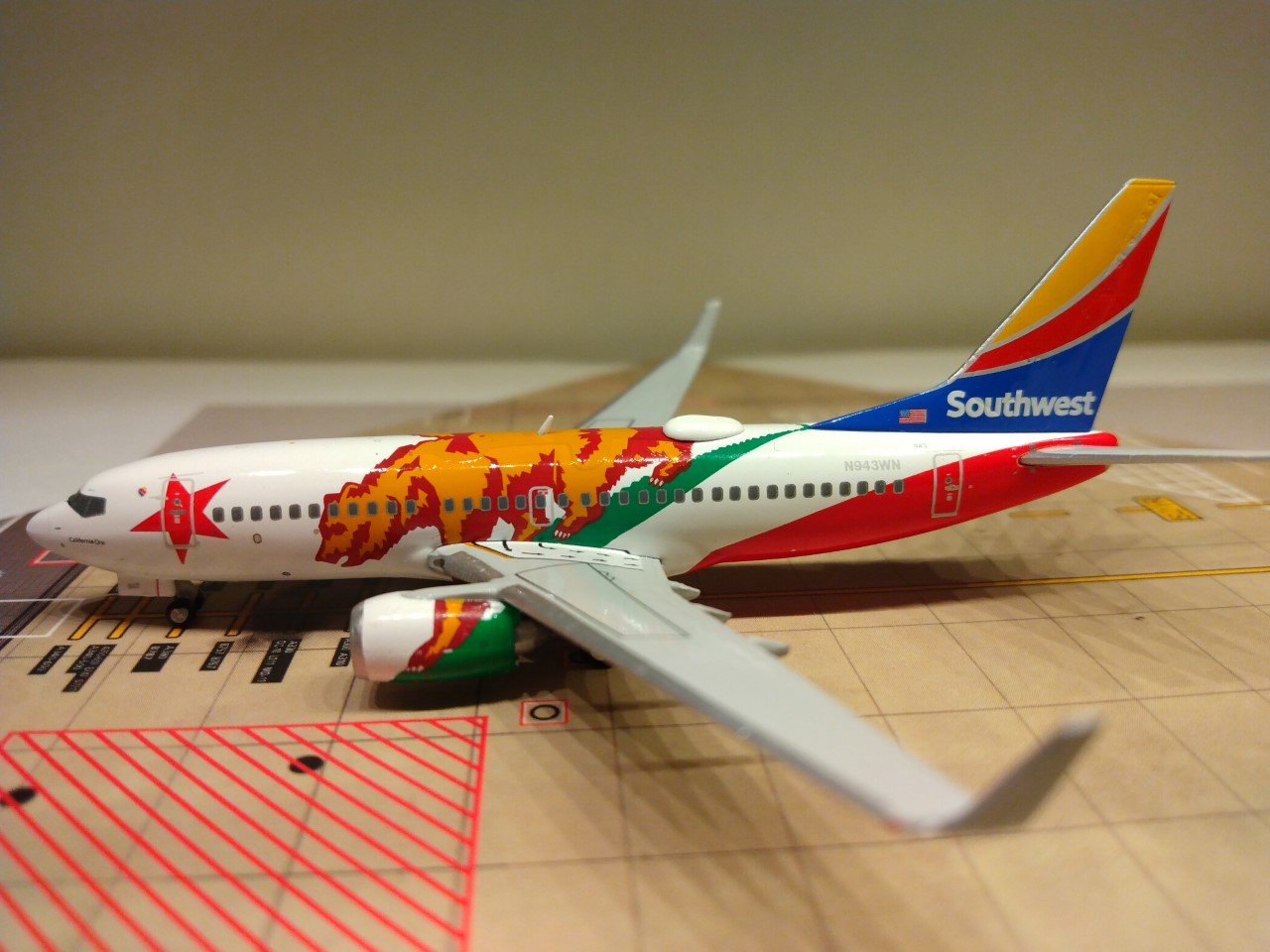 Southwest 737-7H4WL N943WN GJ L.jpg