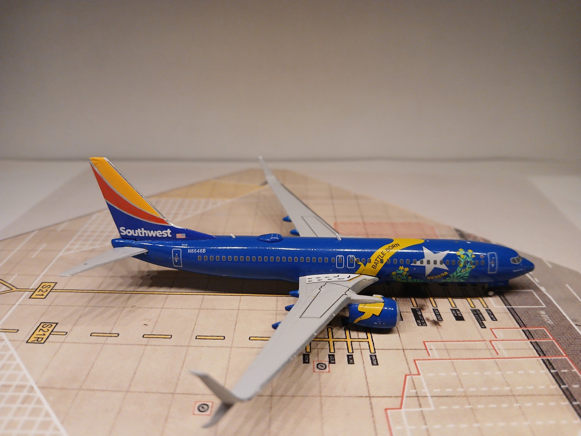 Southwest 737-8H4 N8646B R.jpg