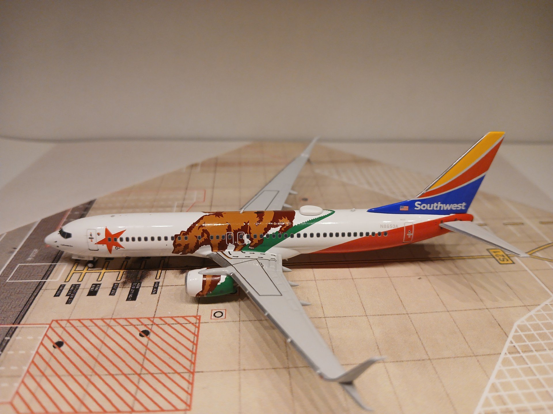 Southwest 737-8H4 N8653A L.jpg
