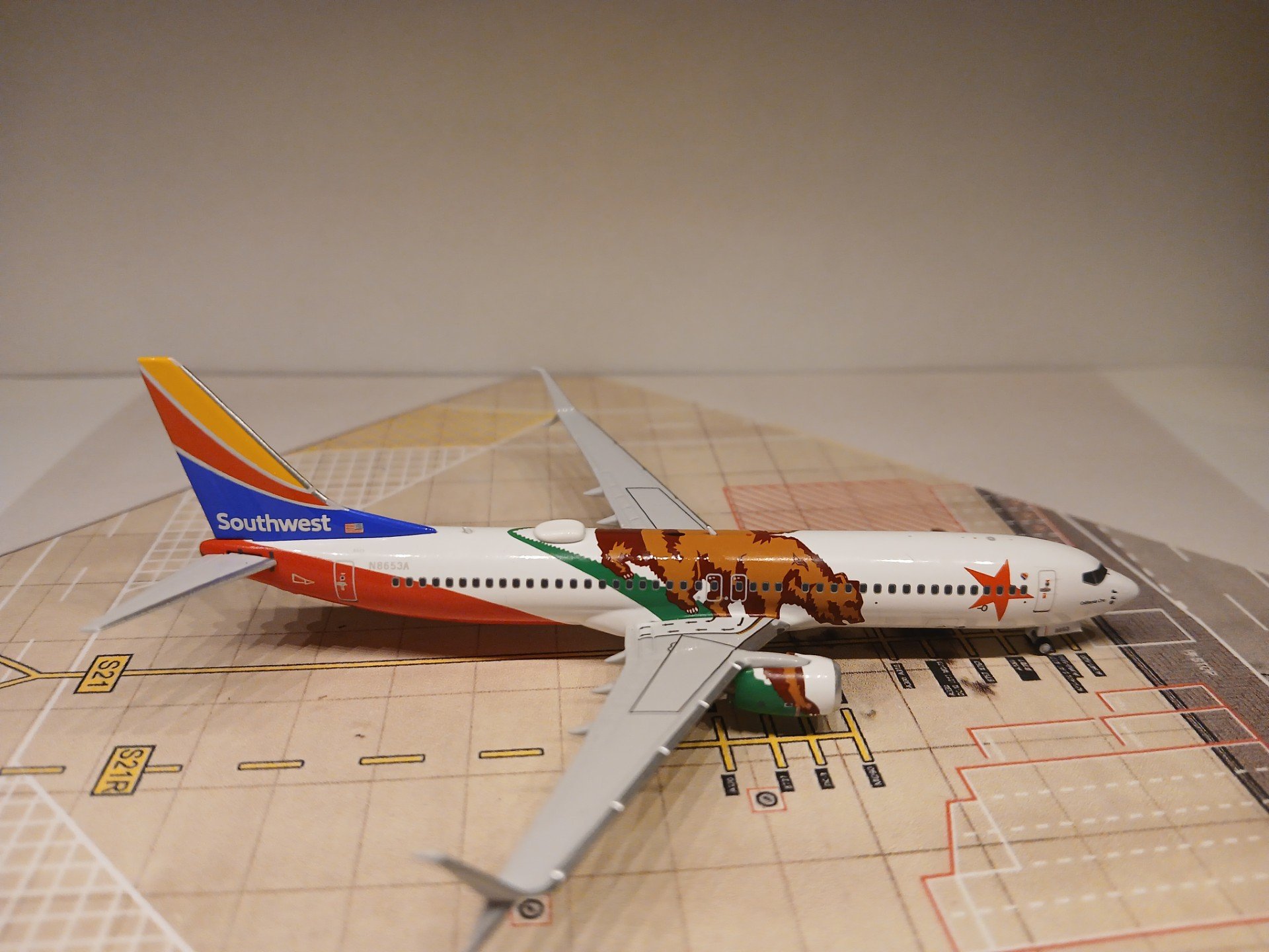 Southwest 737-8H4 N8653A R.jpg