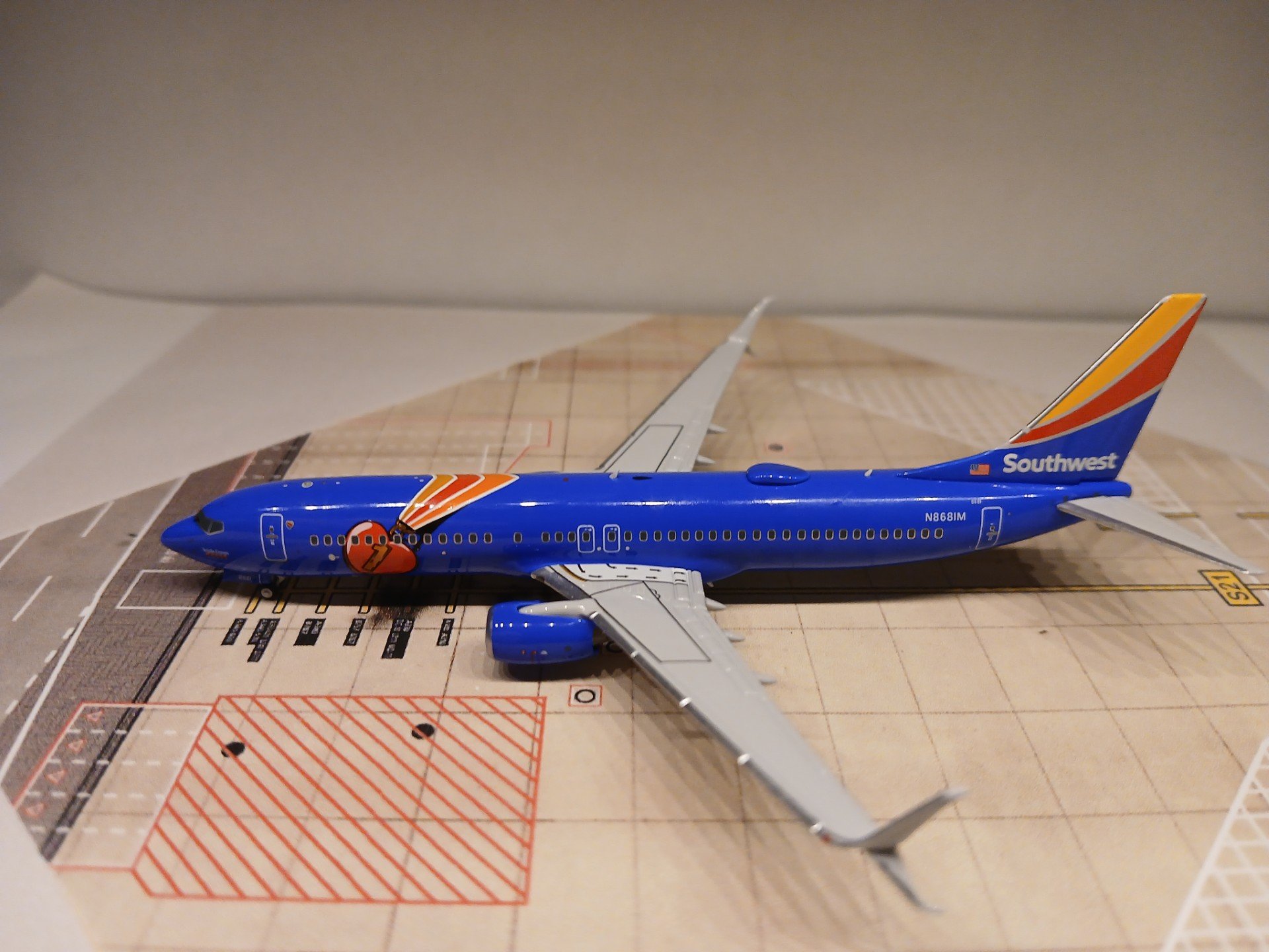 Southwest 737-8H4 N8681M L.jpg