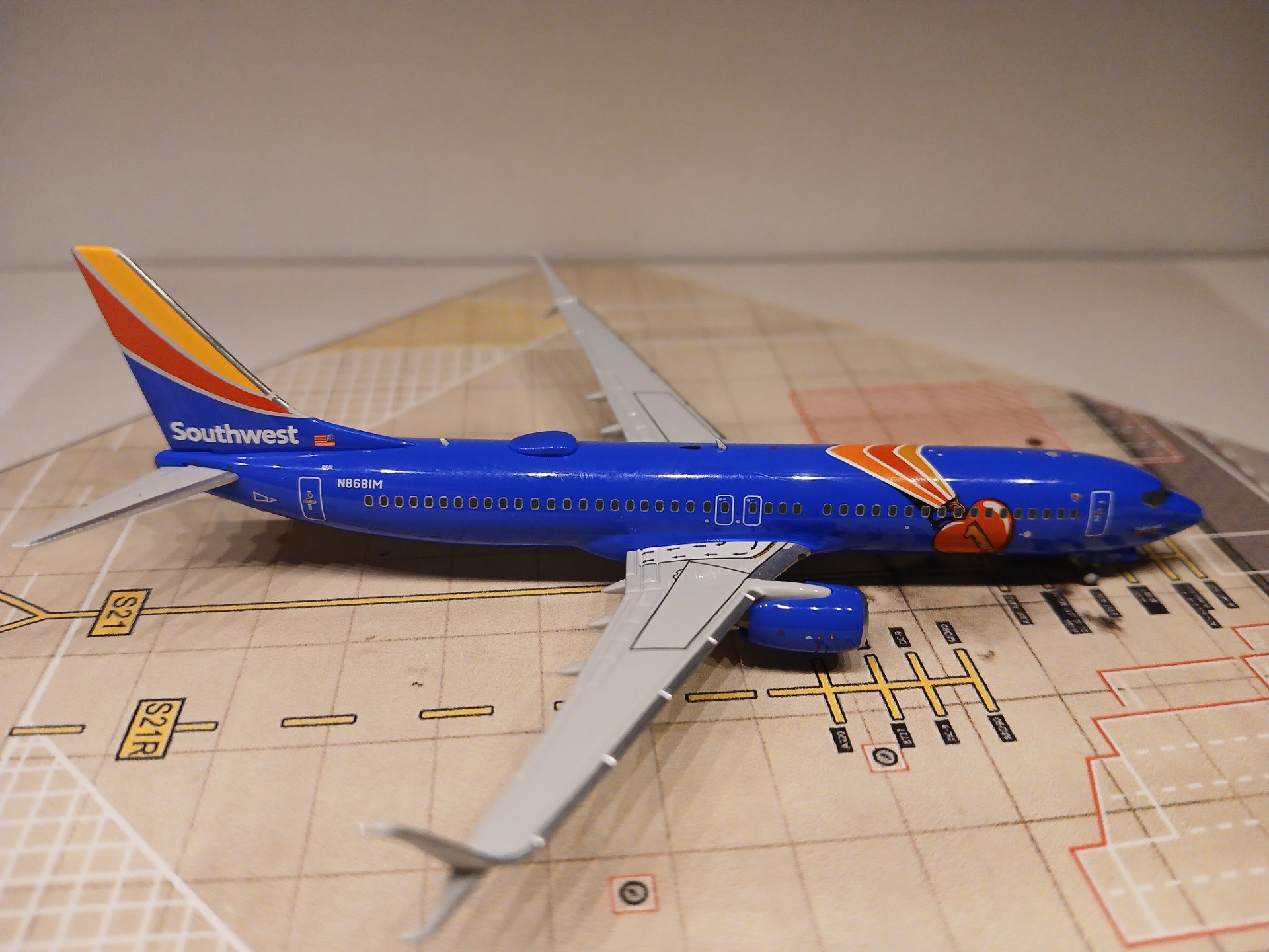 Southwest 737-8H4 N8681M R.jpg