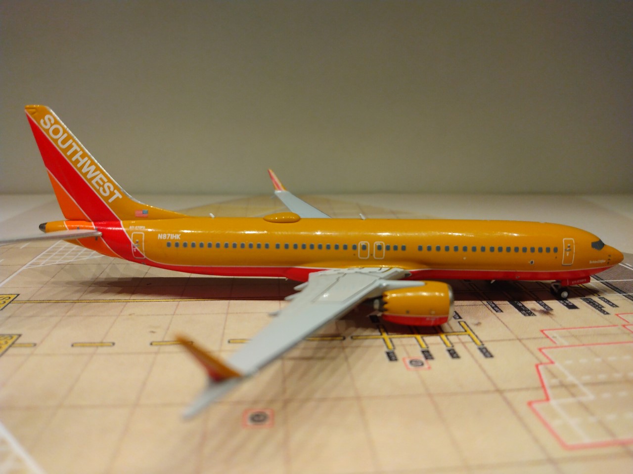 Southwest 737-8MAX N871HK R.jpg