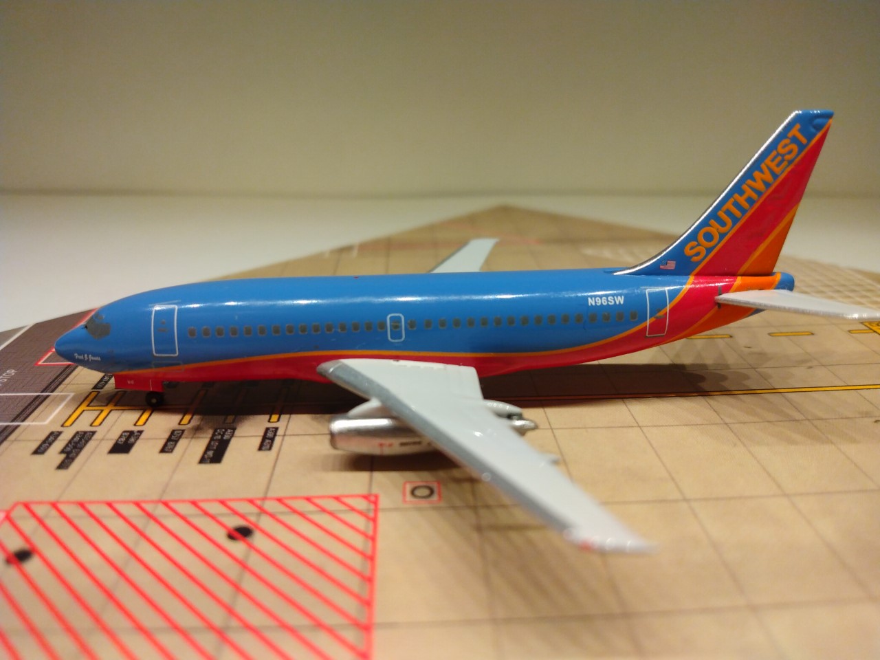 Southwest B737-2H4A N96SW L.jpg