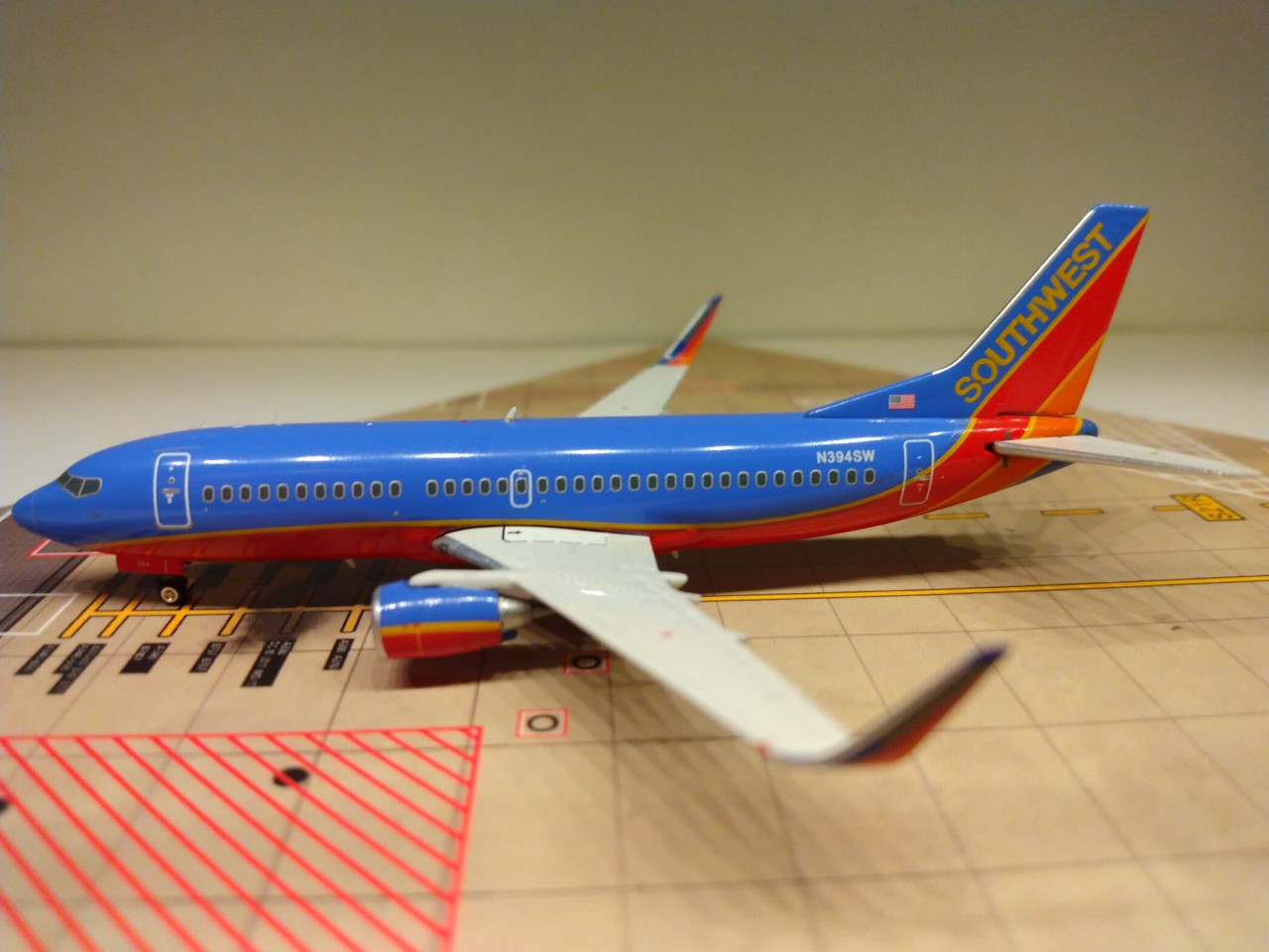 Southwest B737-3H4WL N394SW L.jpg