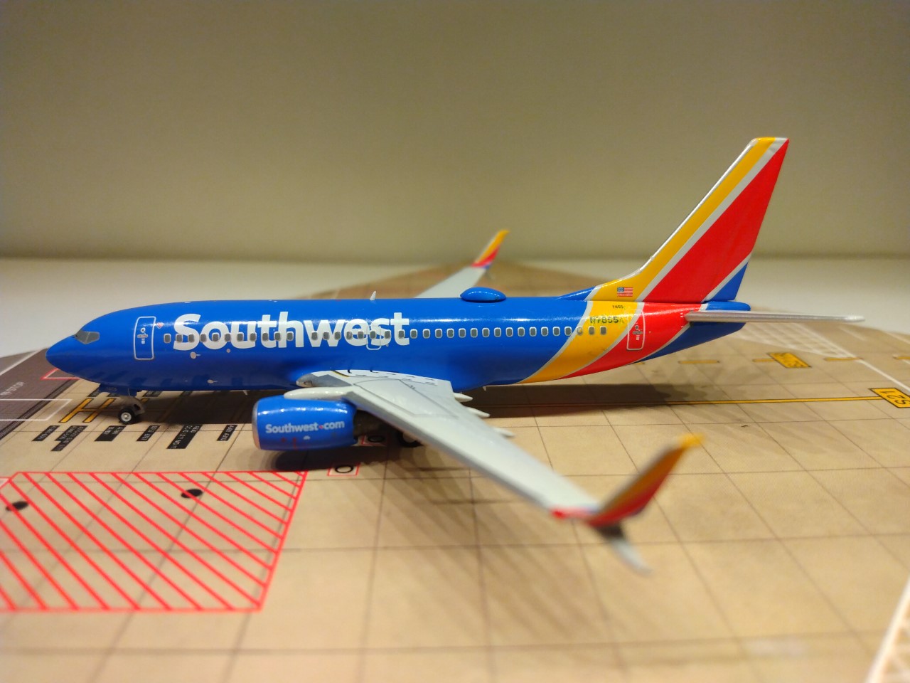 Southwest B737-7H4WL N7855A L.jpg