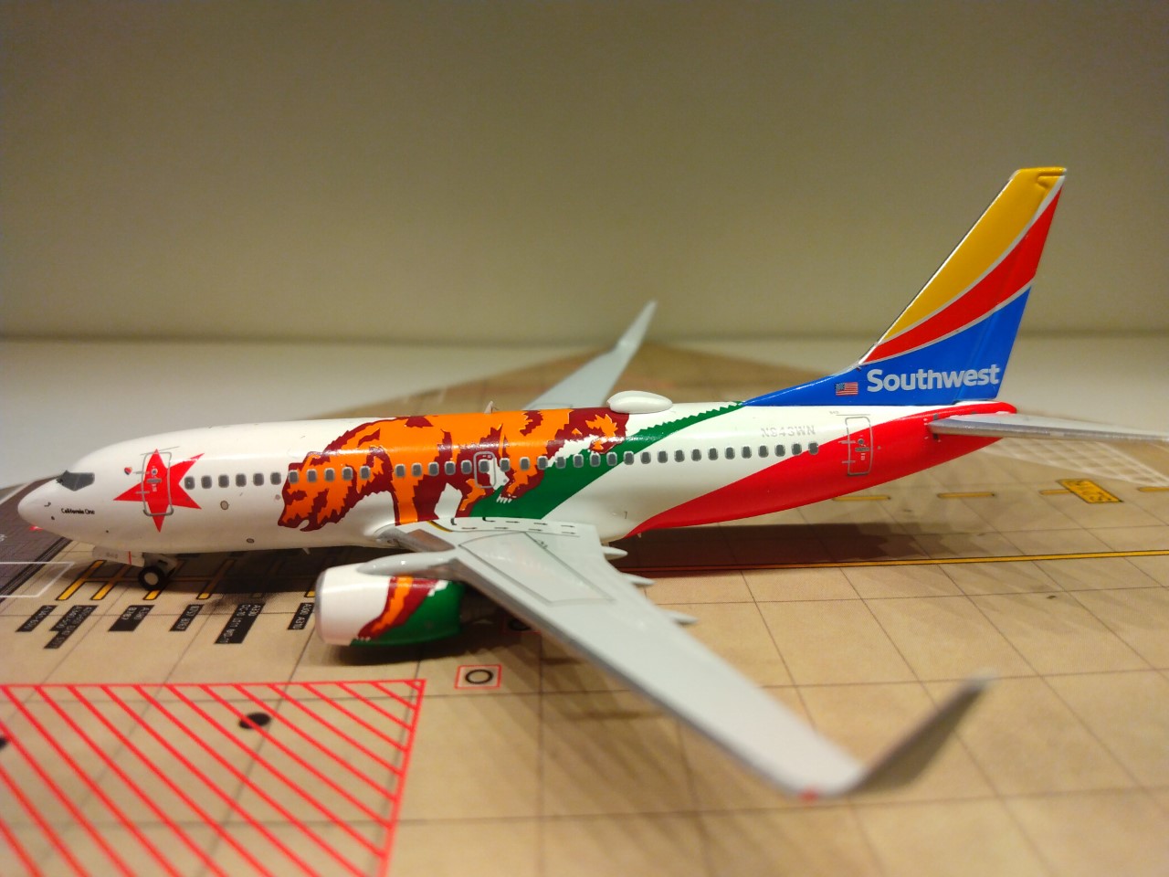 Southwest B737-7H4WL N943WN L.jpg