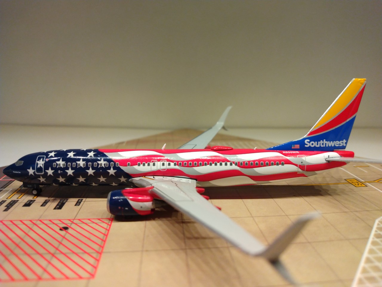 Southwest B737-8H4WL N500WR GJ L.jpg