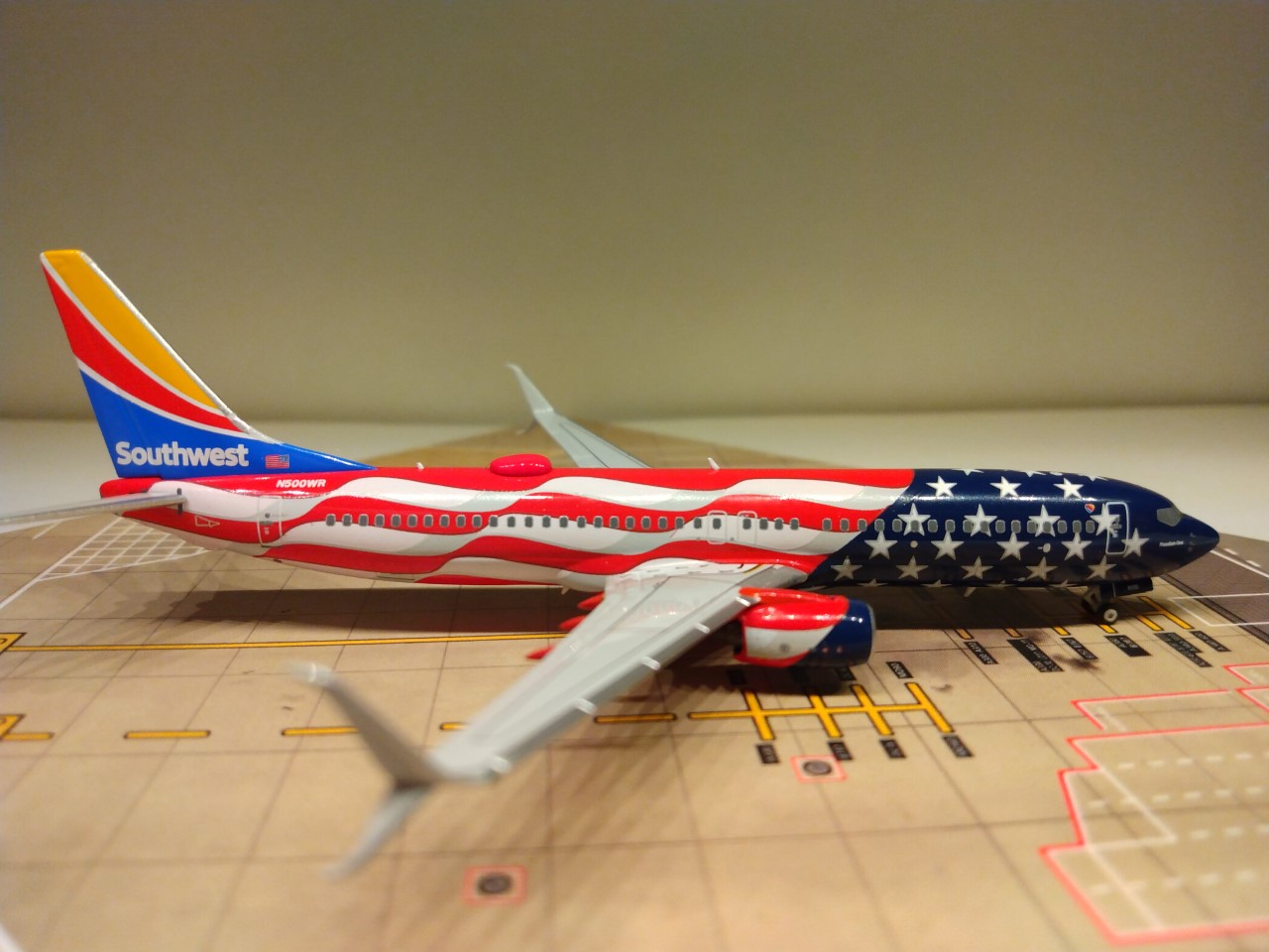 Southwest B737-8H4WL N500WR R.jpg