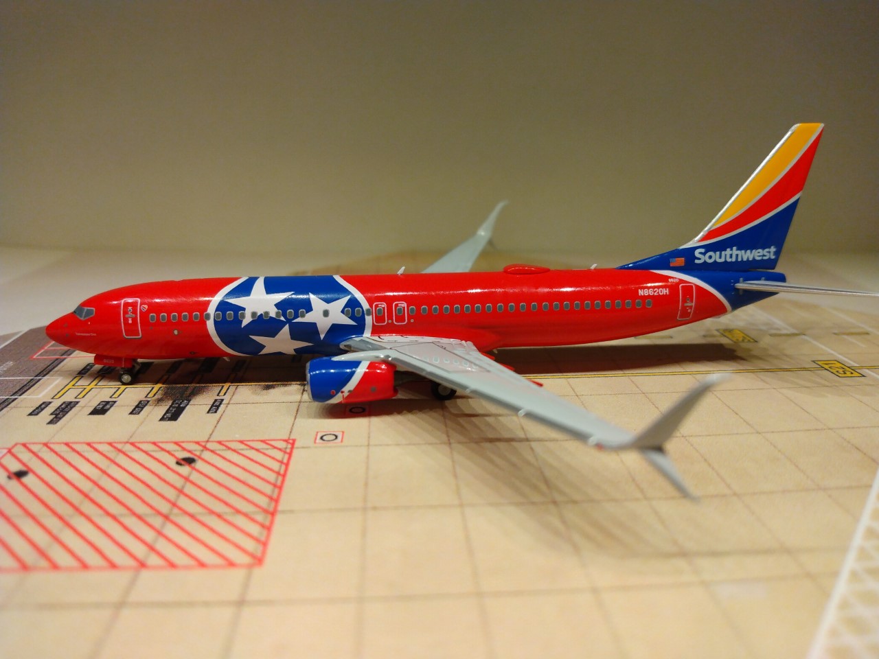 Southwest B737-8H4WL N8620H L.jpg