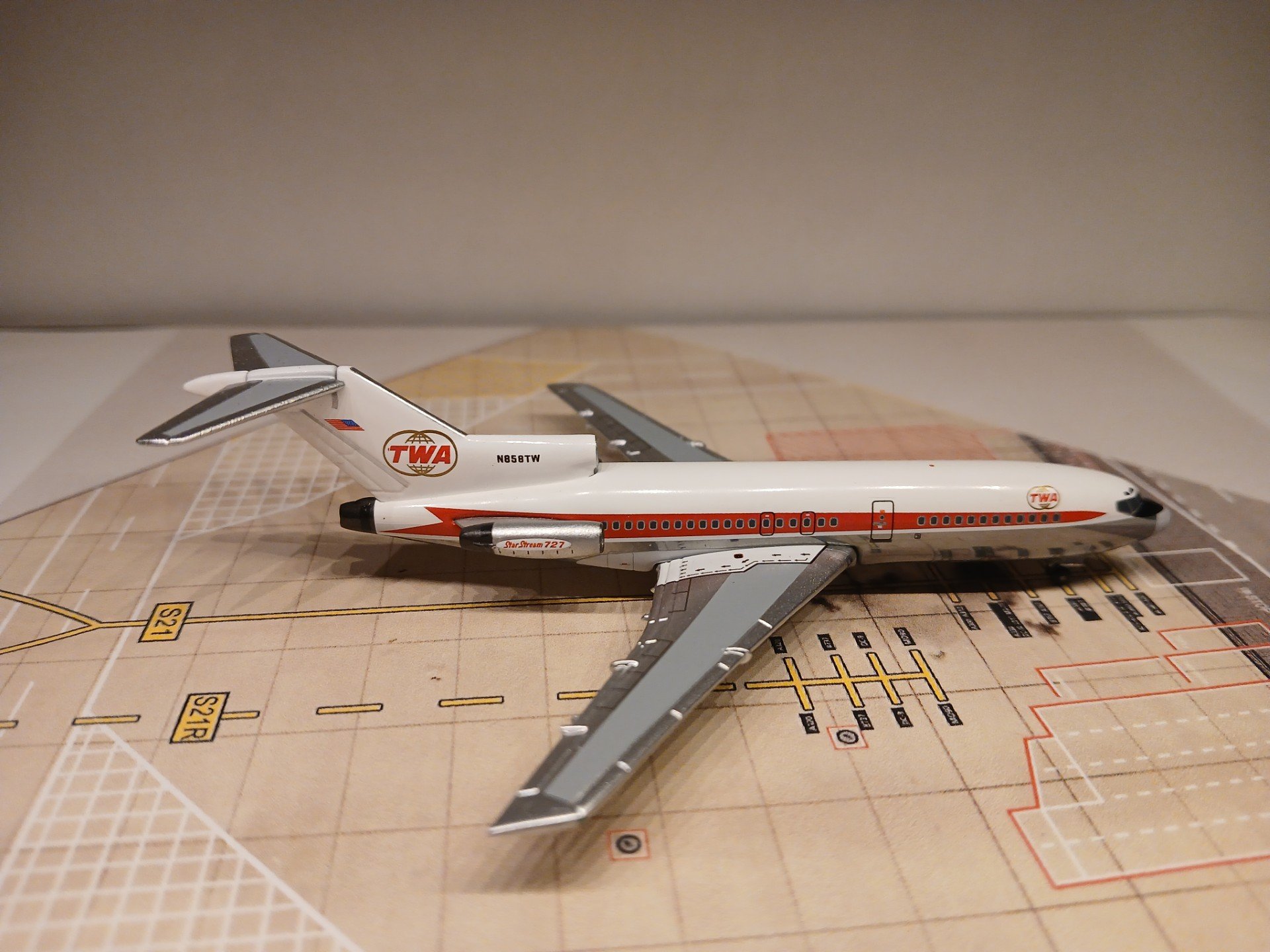 Trans World 727-031 1962 N858TW R.jpg