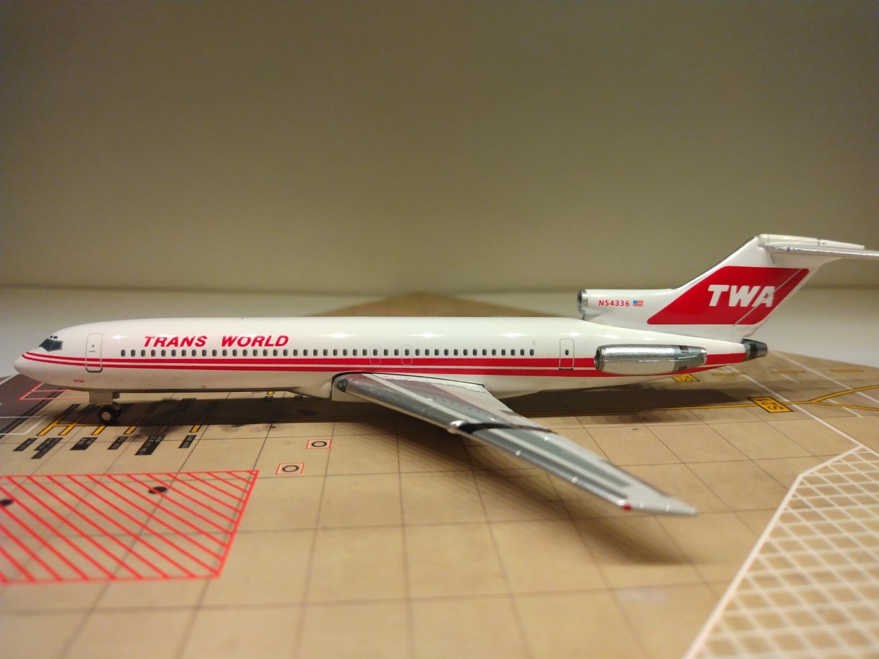 Trans World B727-231 1979 N54336 L.jpg