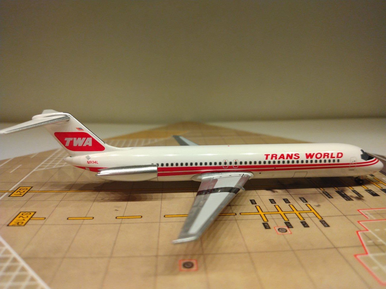 Trans World DC-9-41 N934L R.jpg