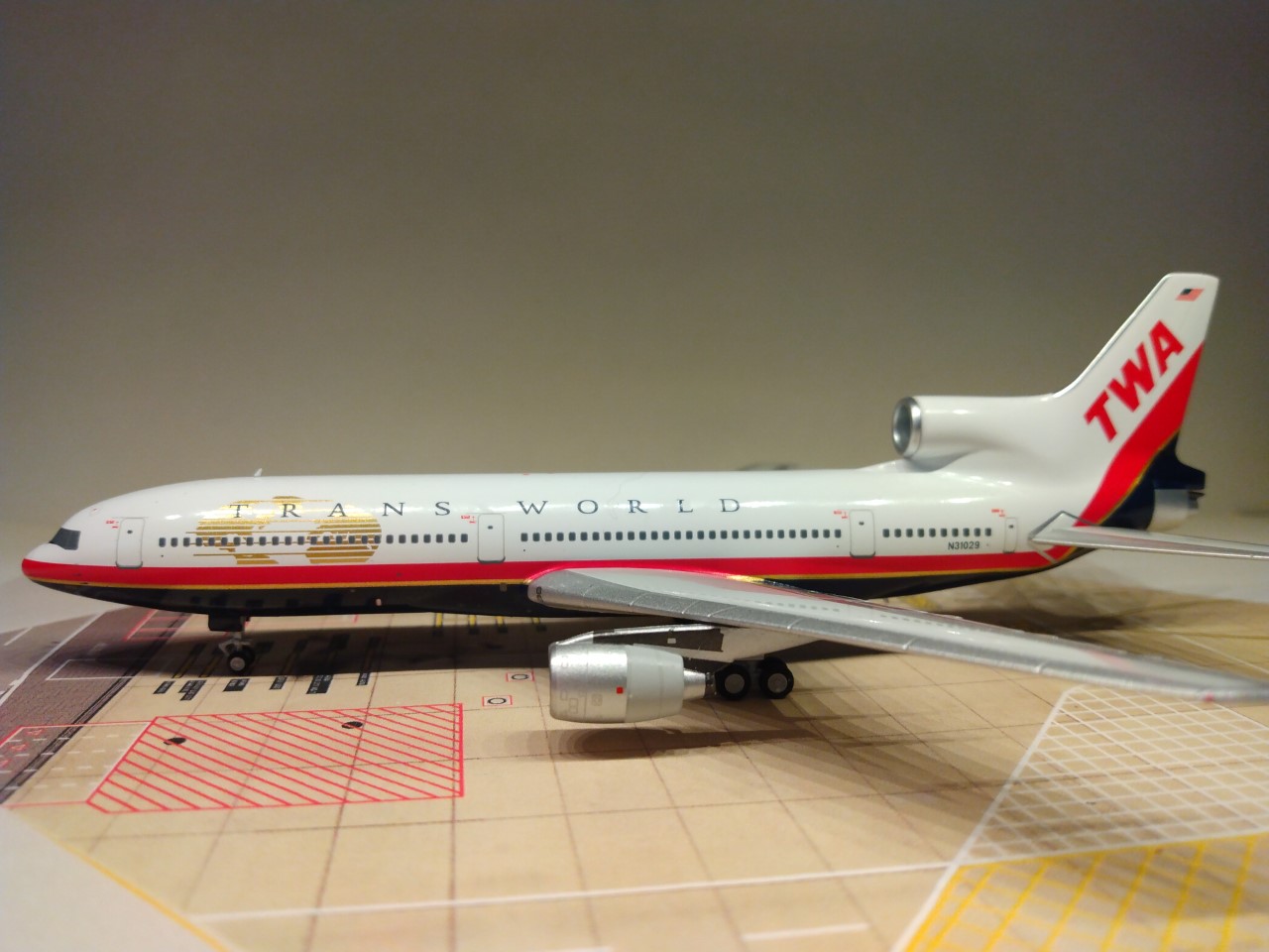 Trans World L-1011-50 1995 N31029 L.jpg