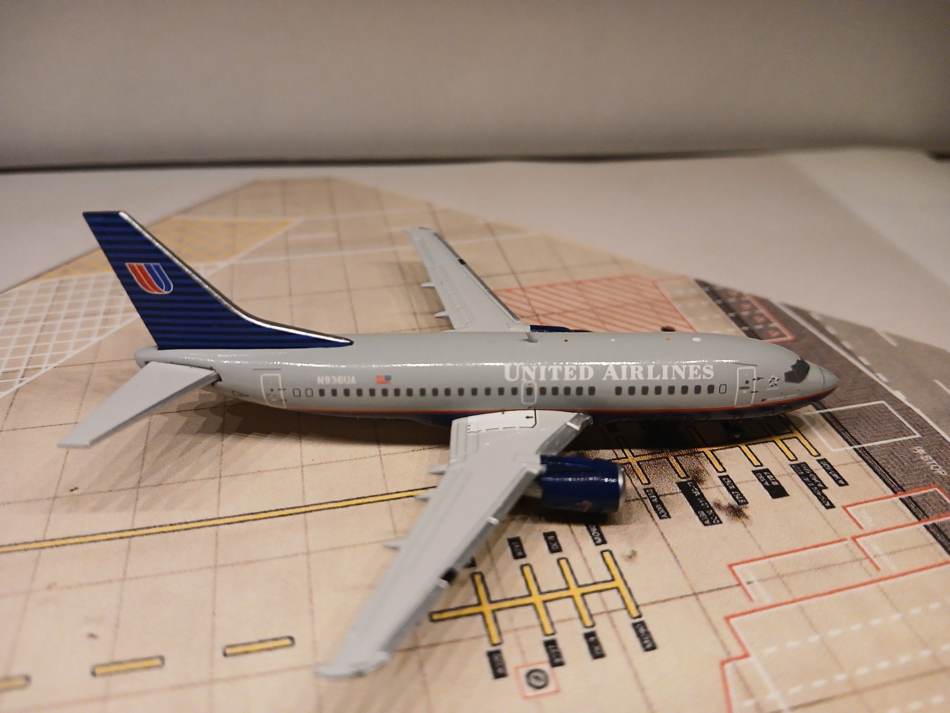 United 737-522 1993 N936UA R.jpg