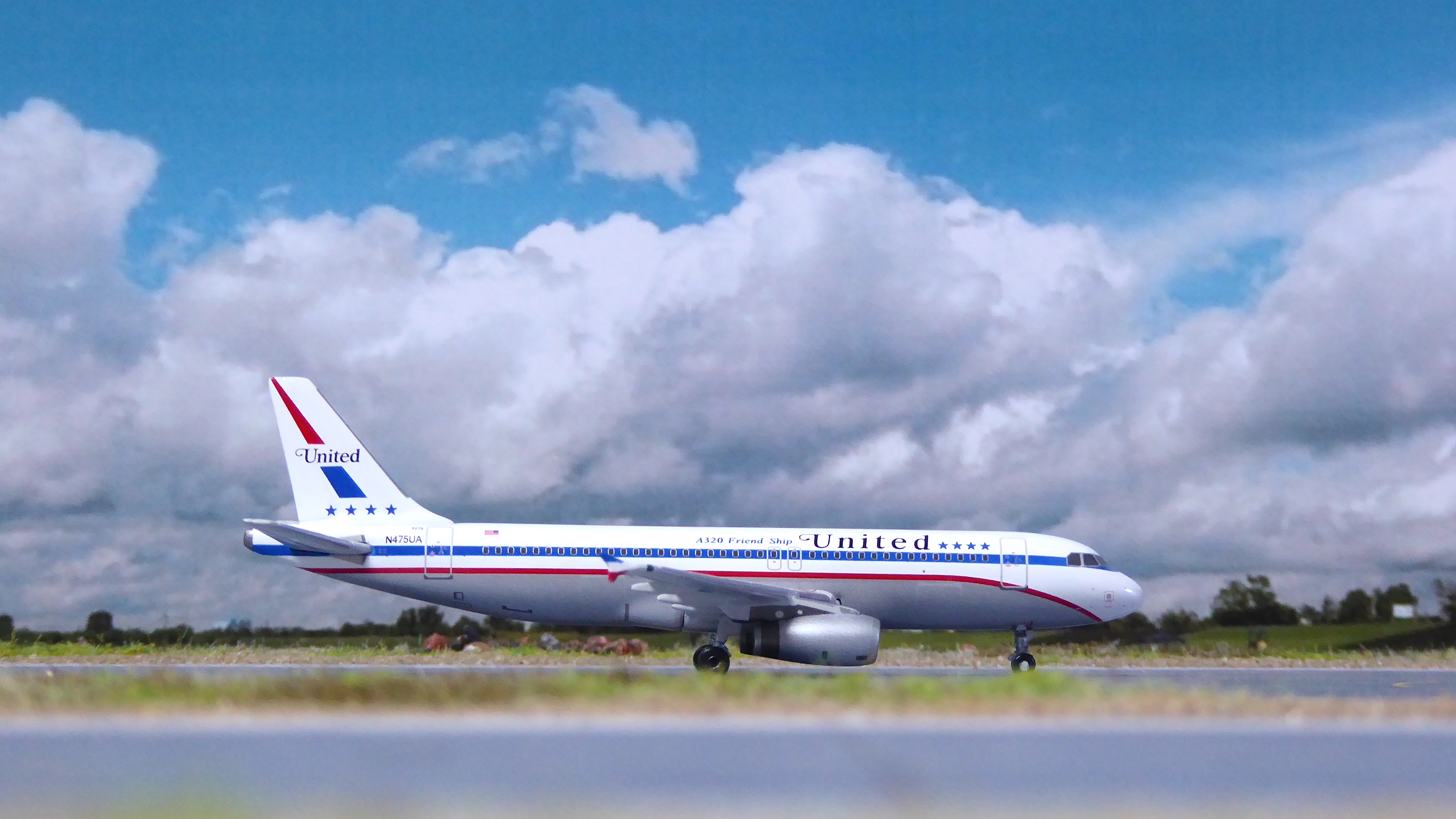 United Airlines A320-232 N475UA_1.JPG