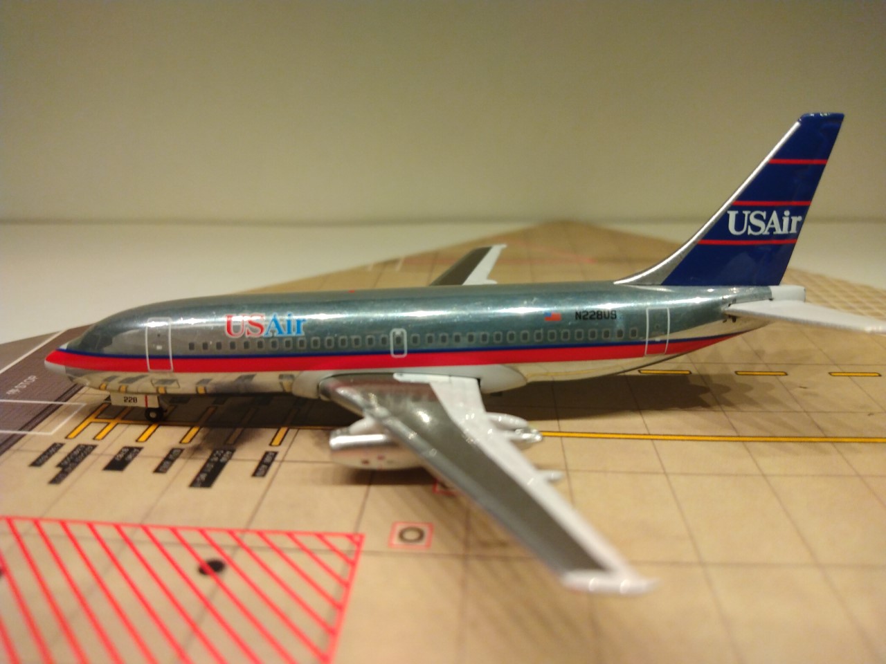 USAir B737-200A 1989 N228US L.jpg