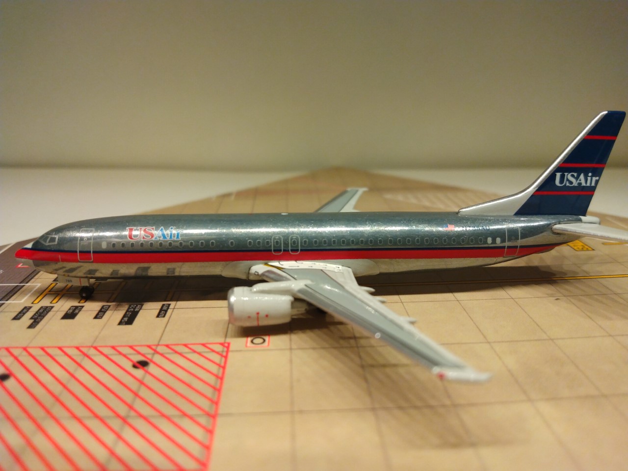 USAir B737-400 1989 N785AU L.jpg