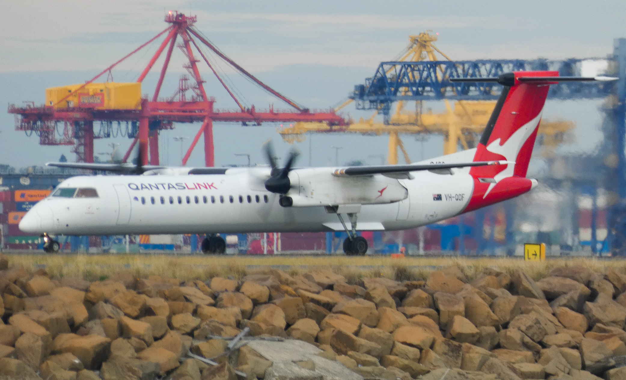 VH-QOF.JPG