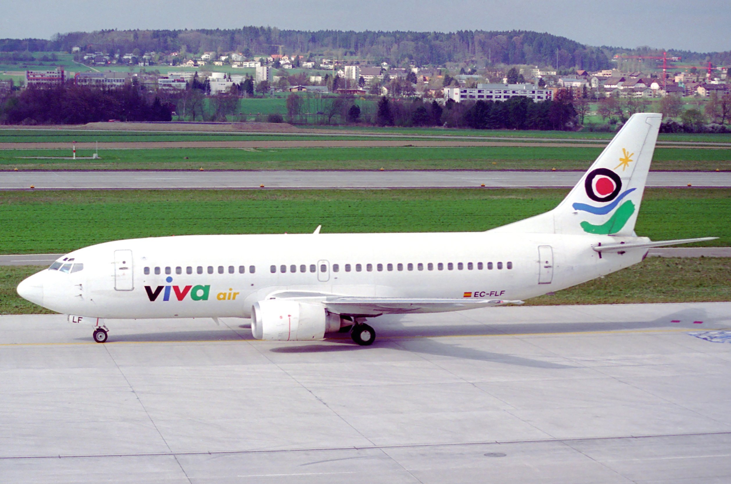 Viva_Air_Boeing_737-300;_EC-FLF@ZRH;08.04.1995_(6470852621) (2).jpg