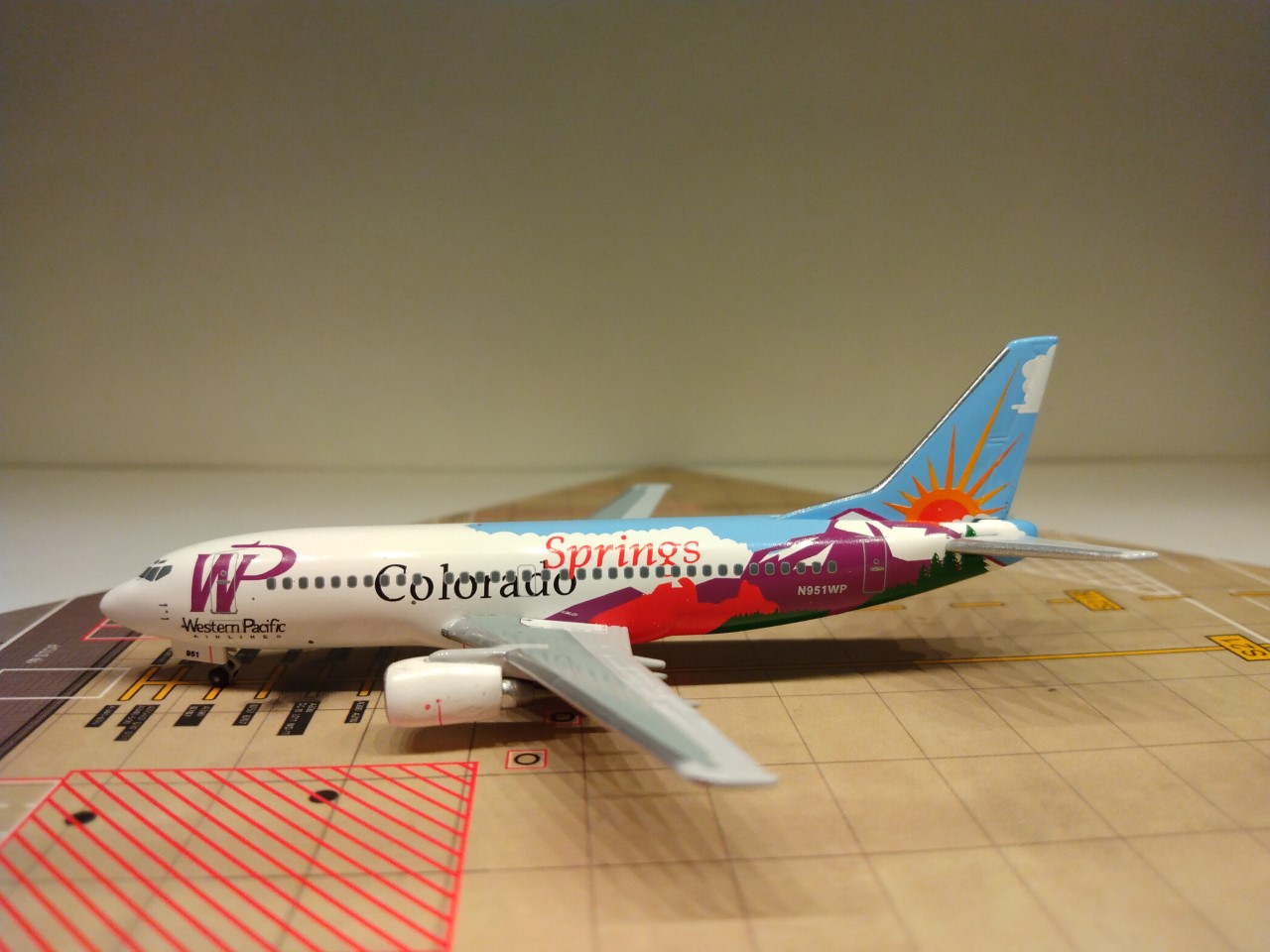 Western Pacific B737-300 N951WP L.jpg