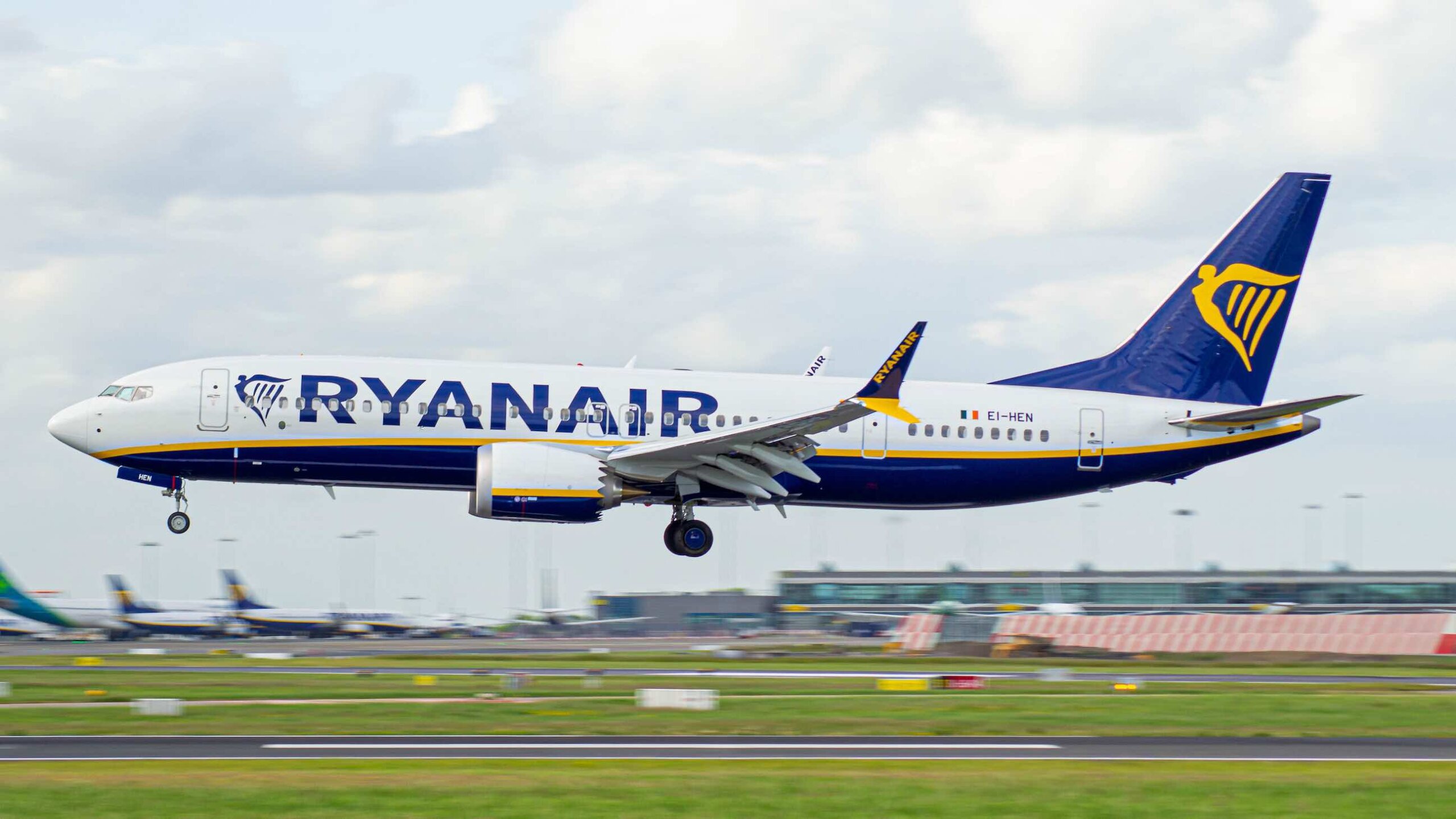 corporate.ryanair.com