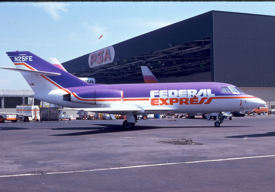Fedex_Dassault_Falcon_20_N25FE.jpg