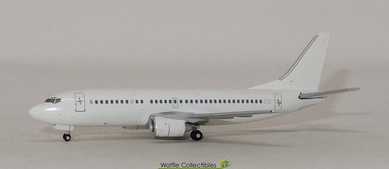 A boeing 737-300 in 1:400 scale with no airline livery. Blank. 