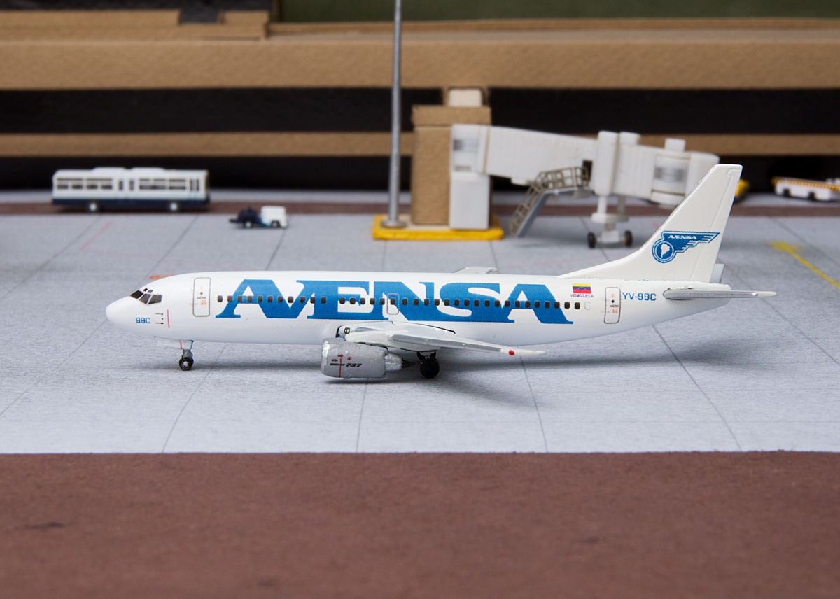 scale model of an Avensa Boeing 737-300 registered YV-99C in 1:400 scale. 
