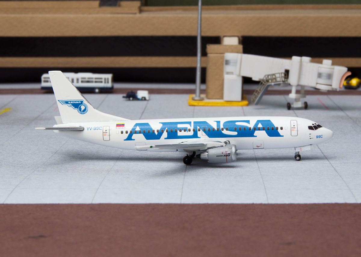 scale model of an Avensa Boeing 737-300 registered YV-99C in 1:400 scale. 