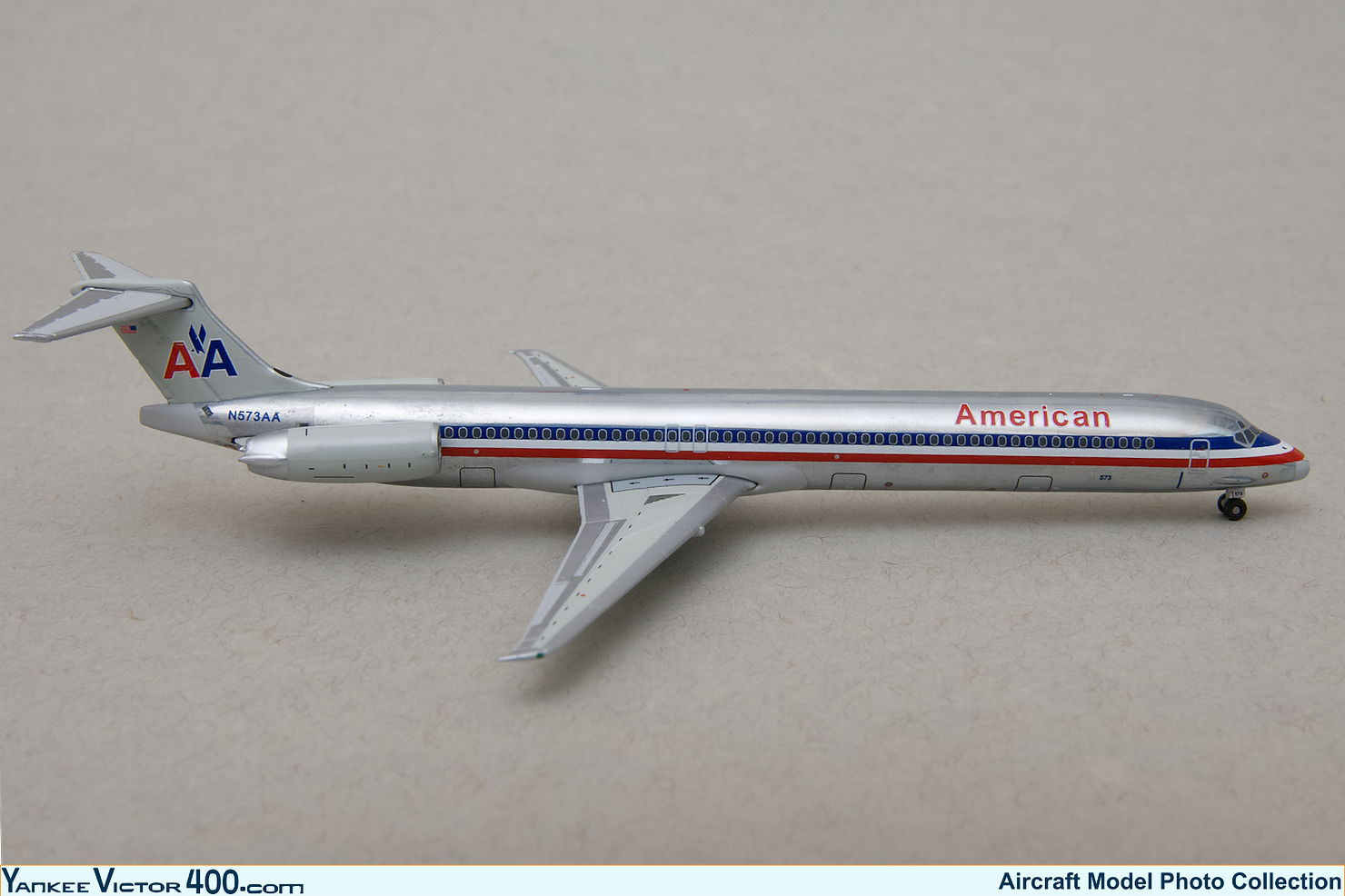 GeminiJets American Airlines MD-82 N573AA 1:400