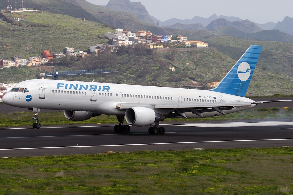 Finnair_Boeing_757_KvW.jpg