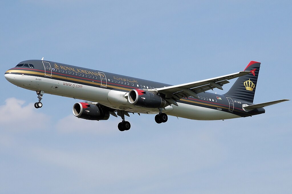 1024px-Royal.jordanian.a321-200.jy-ayg.arp.jpg